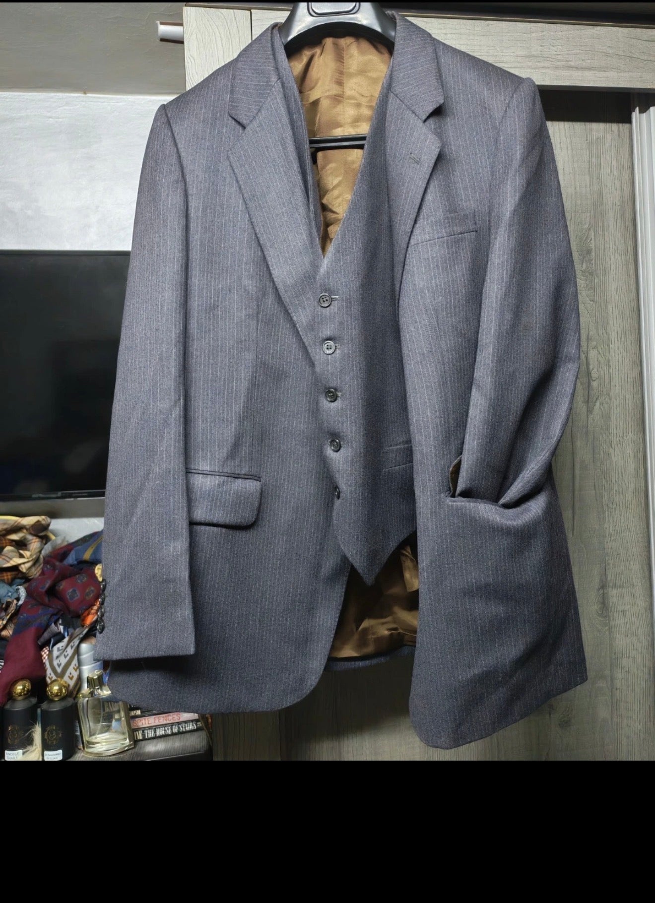 1970s Vintage classic all worsted wool 3 piece brownish striped suit 42L