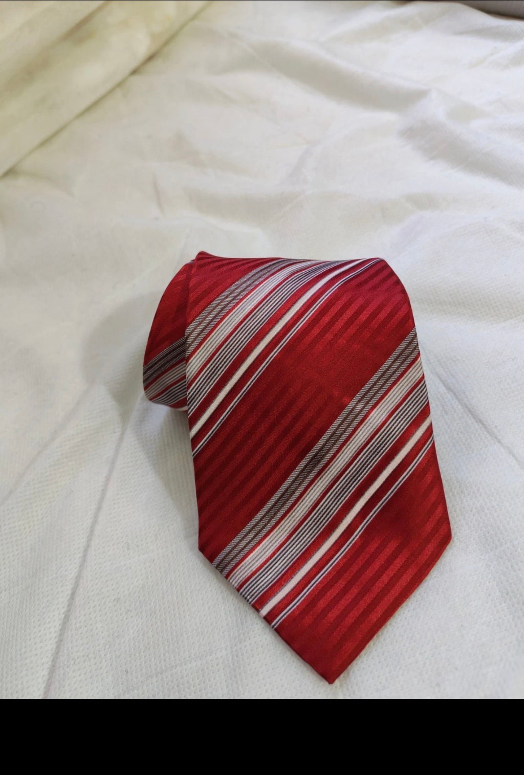 Giorgio Armani Cravatte 100% all silk luxury classic bar code red neck tie