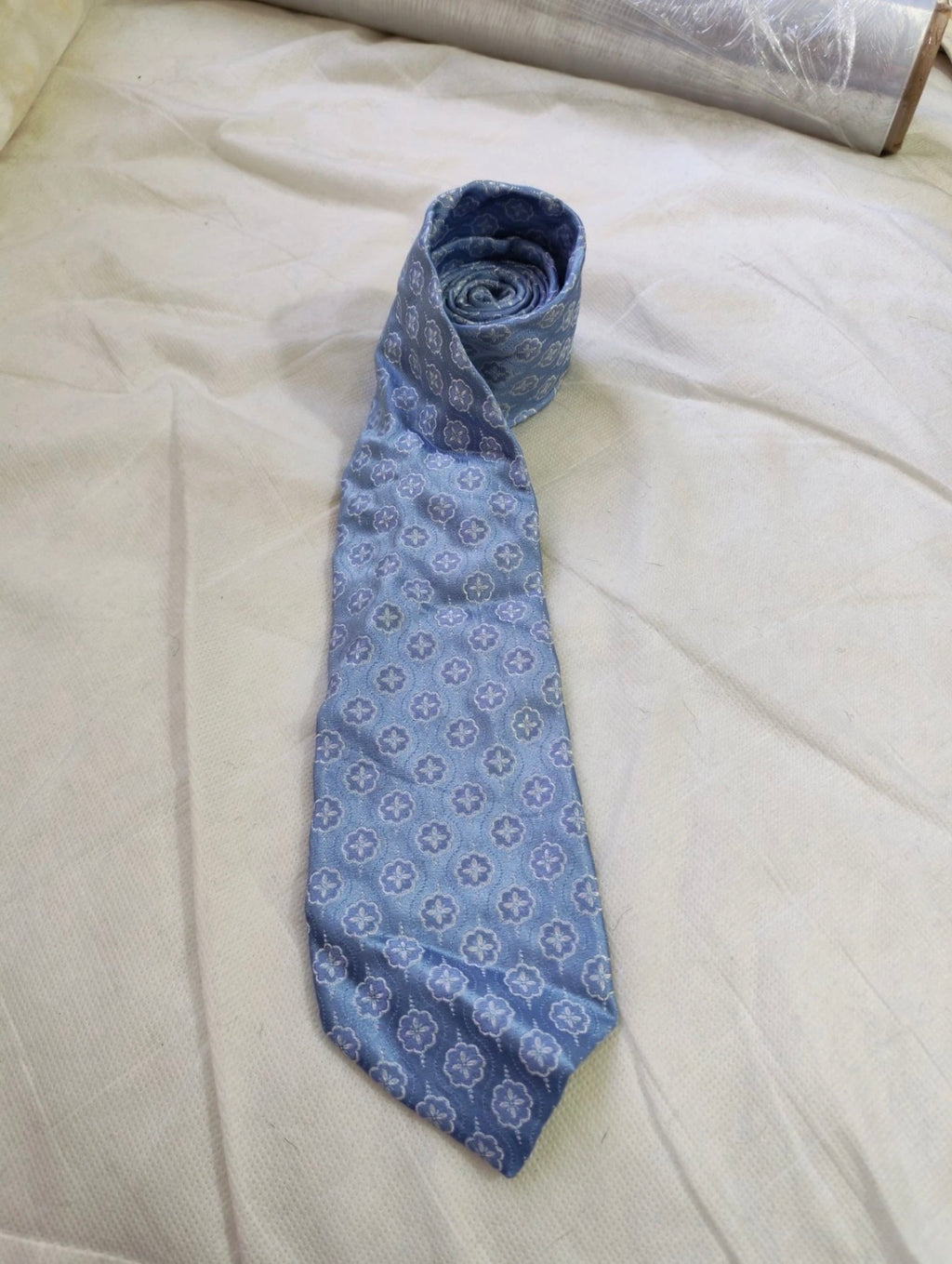 Vintage Valentino Cravatte classic 100% all silk fancy geometric blue neck tie