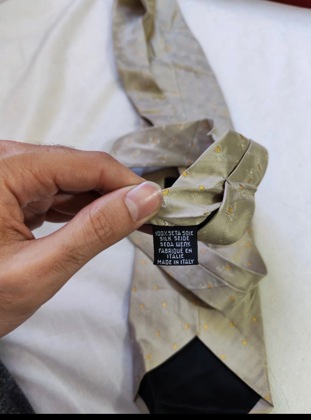 Vintage Hugo Boss classic 100% all silk luxury floral beige neck tie