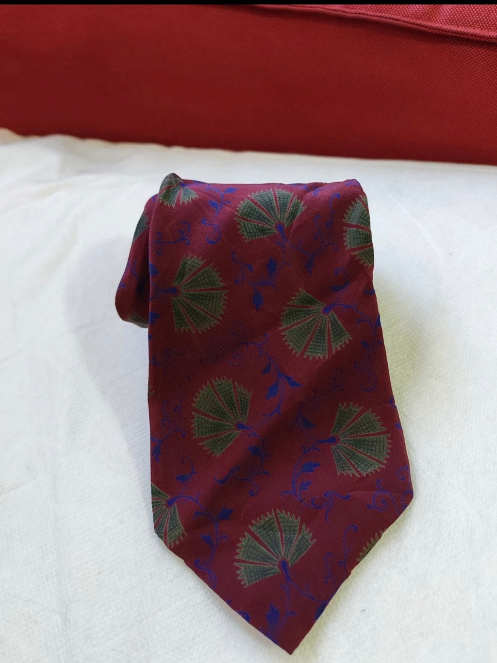 Vintage Christian Dior Monsieur 100% all silk luxury burgundy floral neck tie