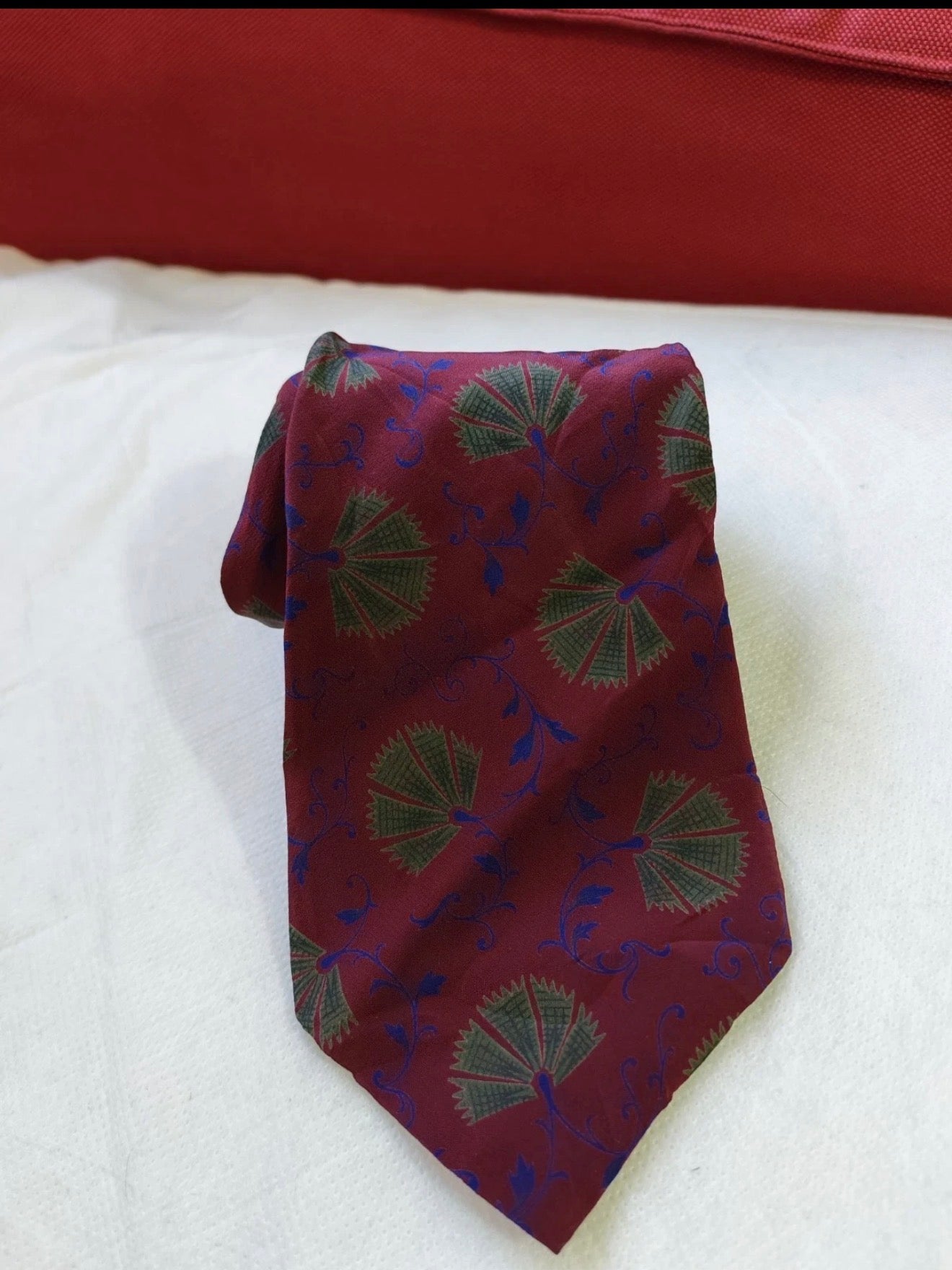 Vintage Christian Dior Monsieur 100% all silk luxury burgundy floral neck tie