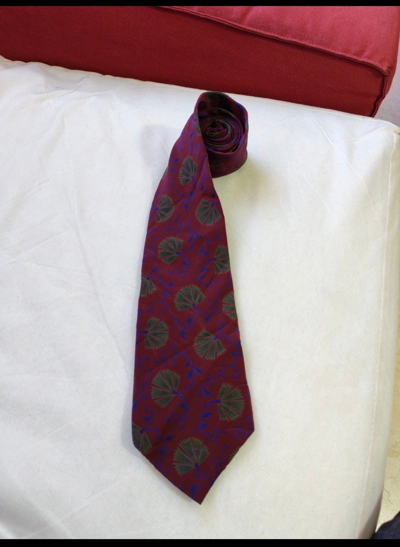 Vintage Christian Dior Monsieur 100% all silk luxury burgundy floral neck tie