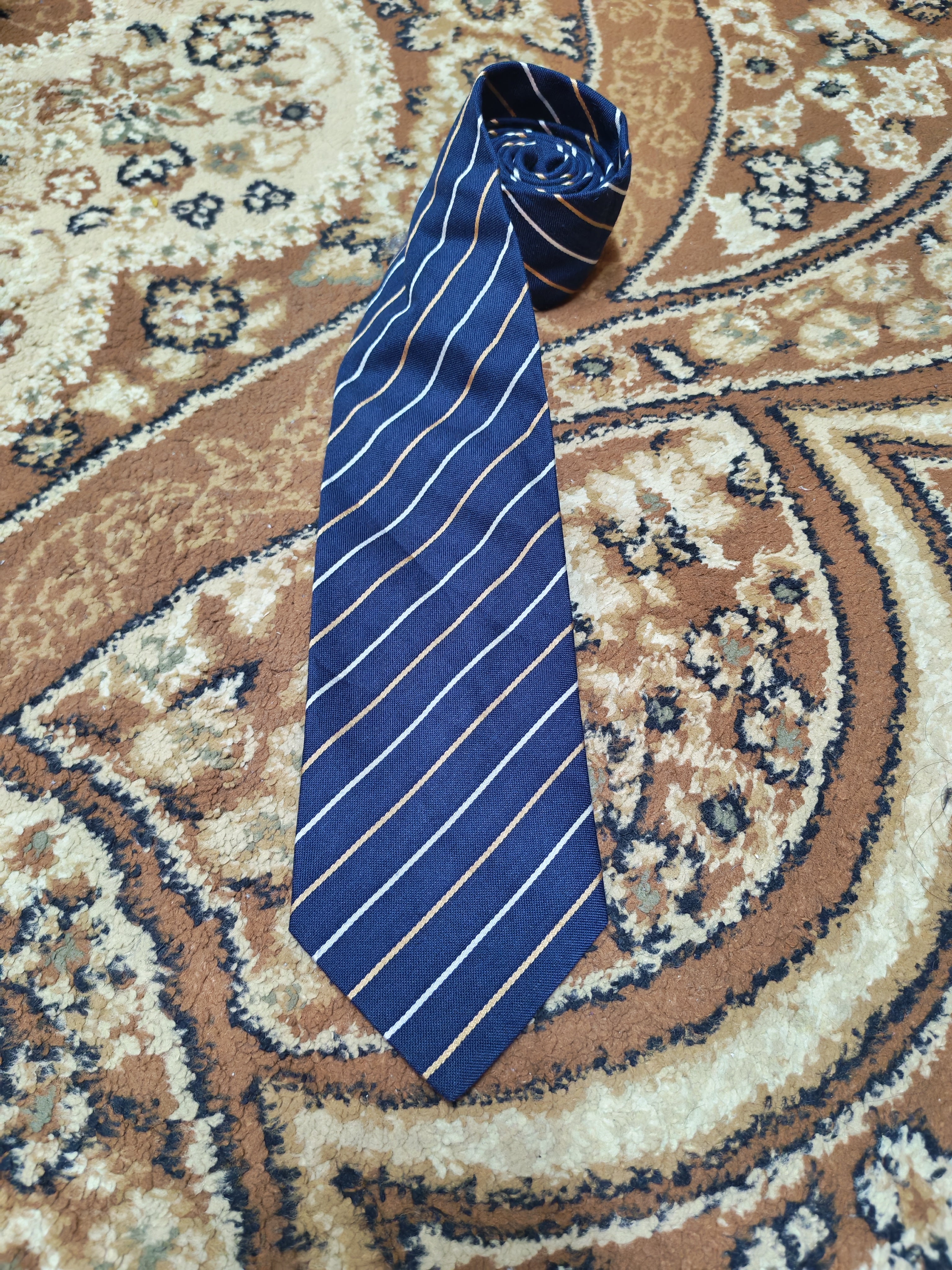 Classic DOLCE & GABBANA Silk Linen Blend luxury Navy candy cane neck tie