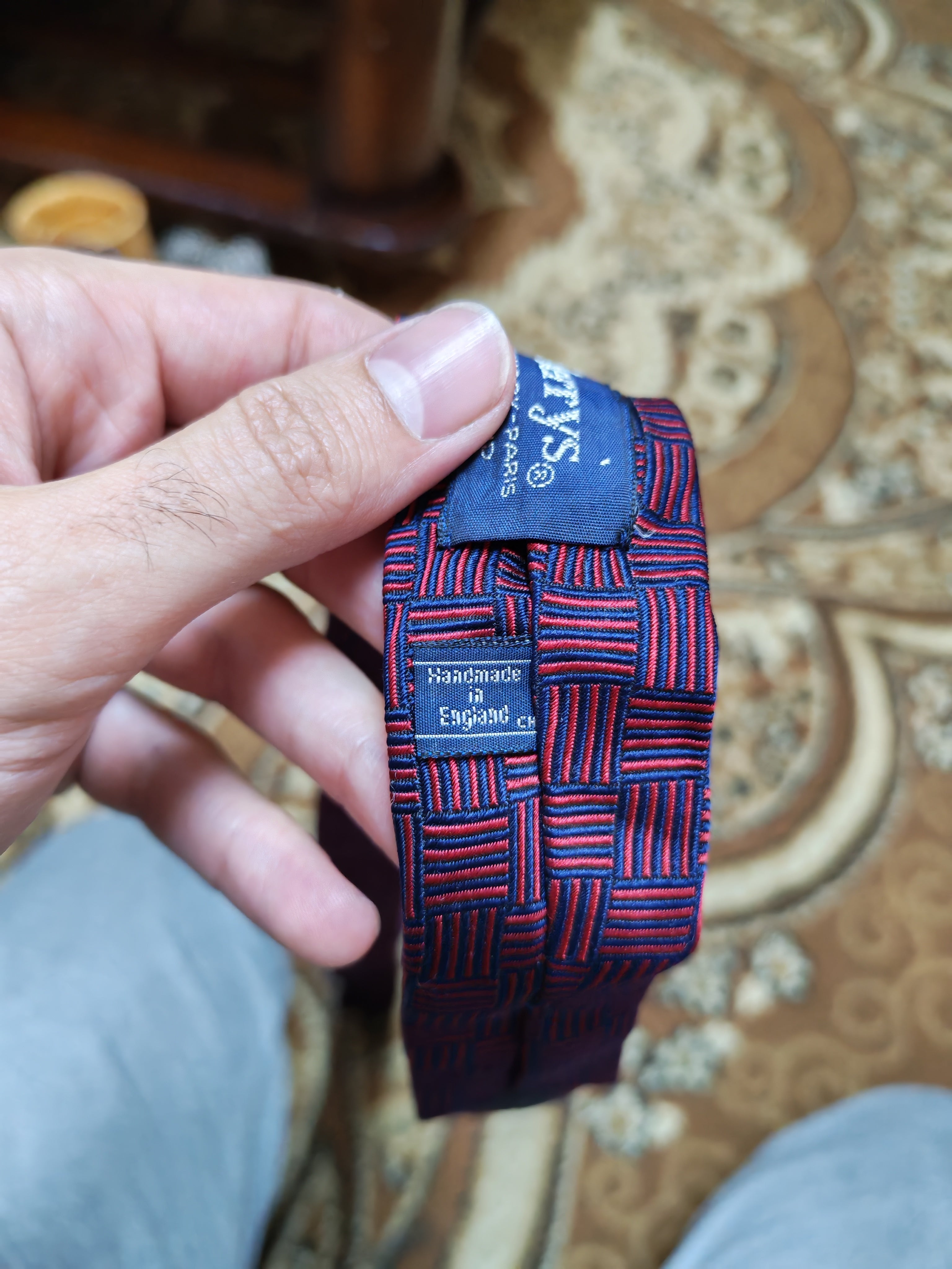 Vintage Burberrys London classic 100% all silk luxury geometric neck tie