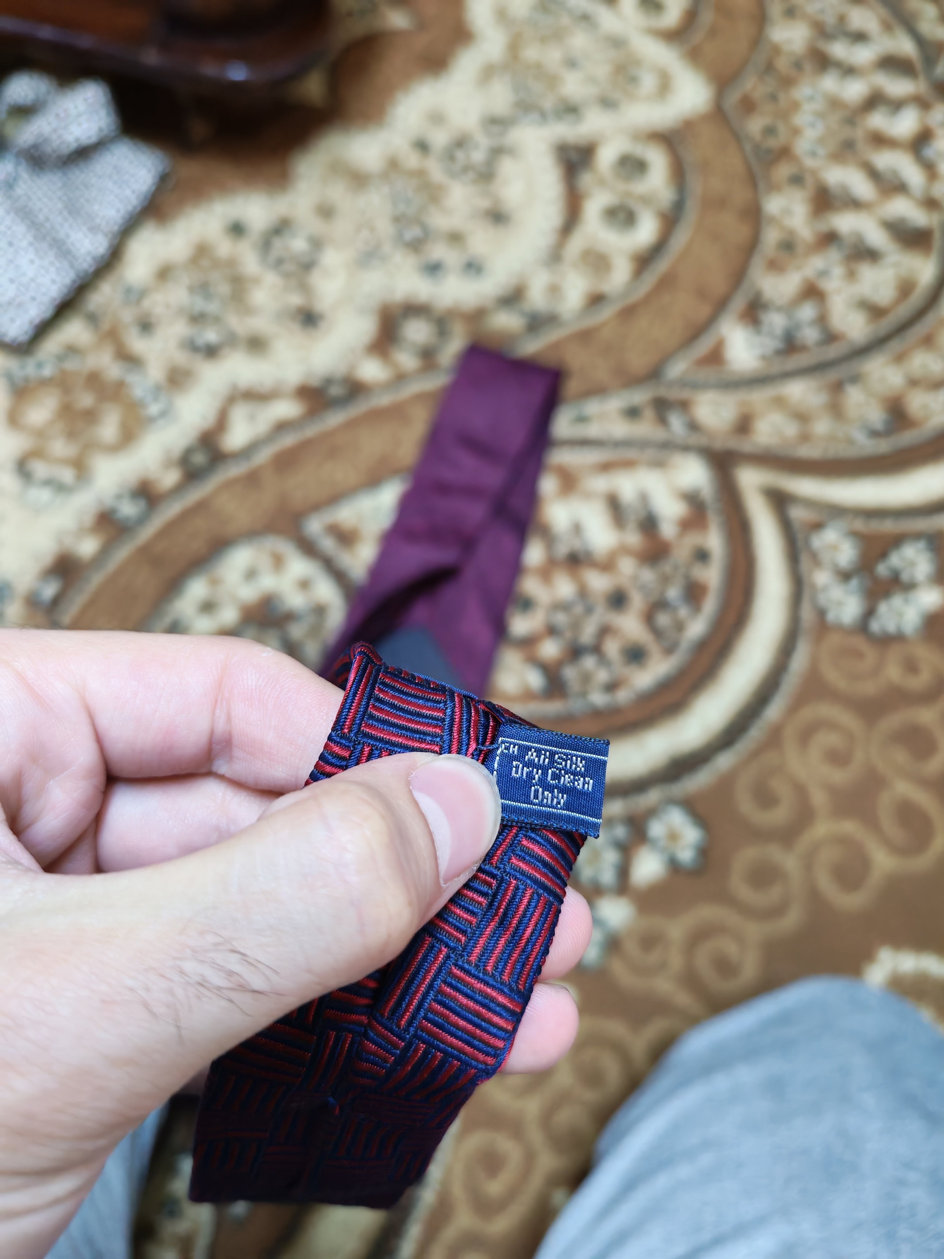 Vintage Burberrys London classic 100% all silk luxury geometric neck tie