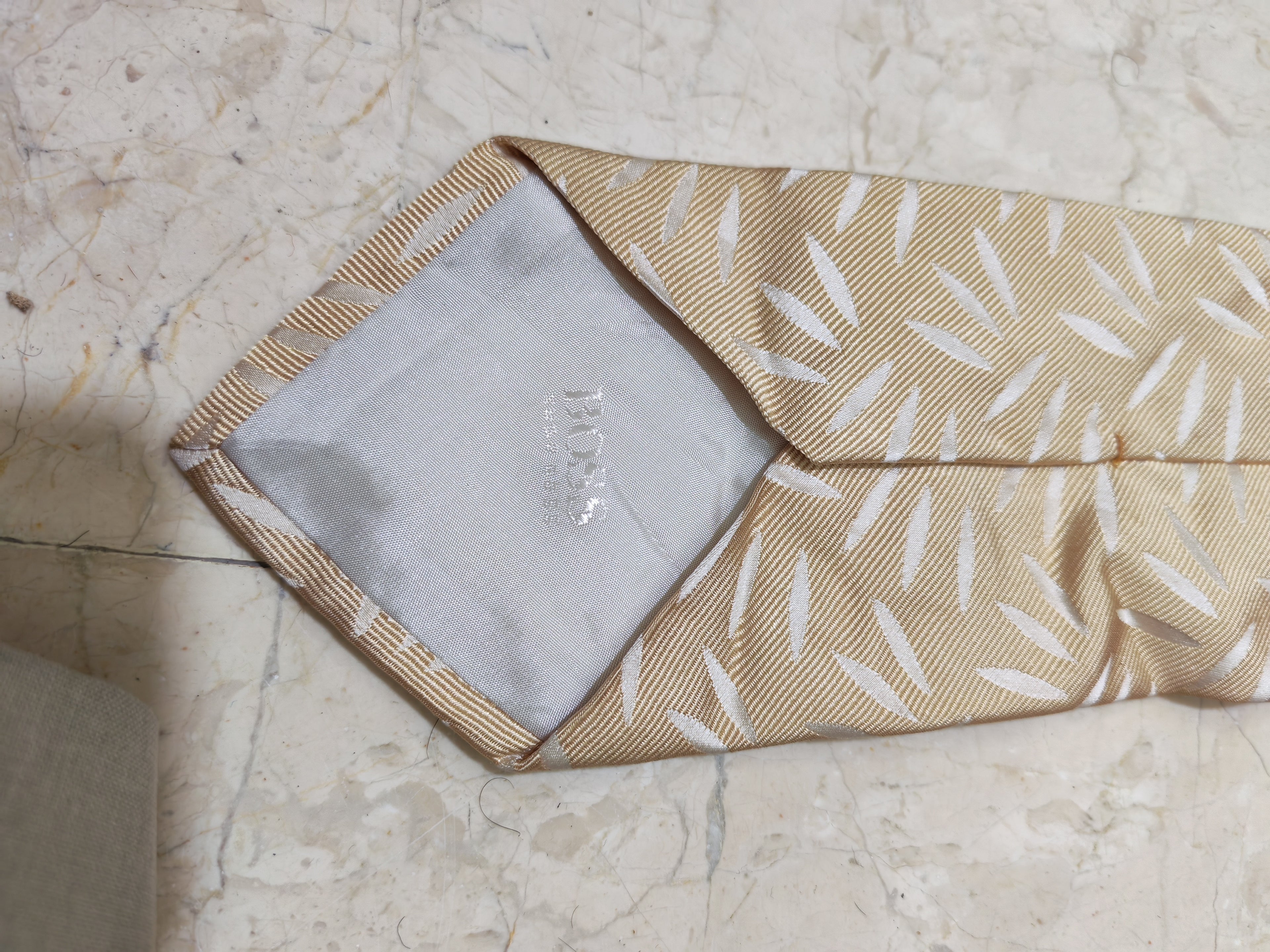 mens vintage Hugo Boss classic 100% all silk luxury floral beige neck tie