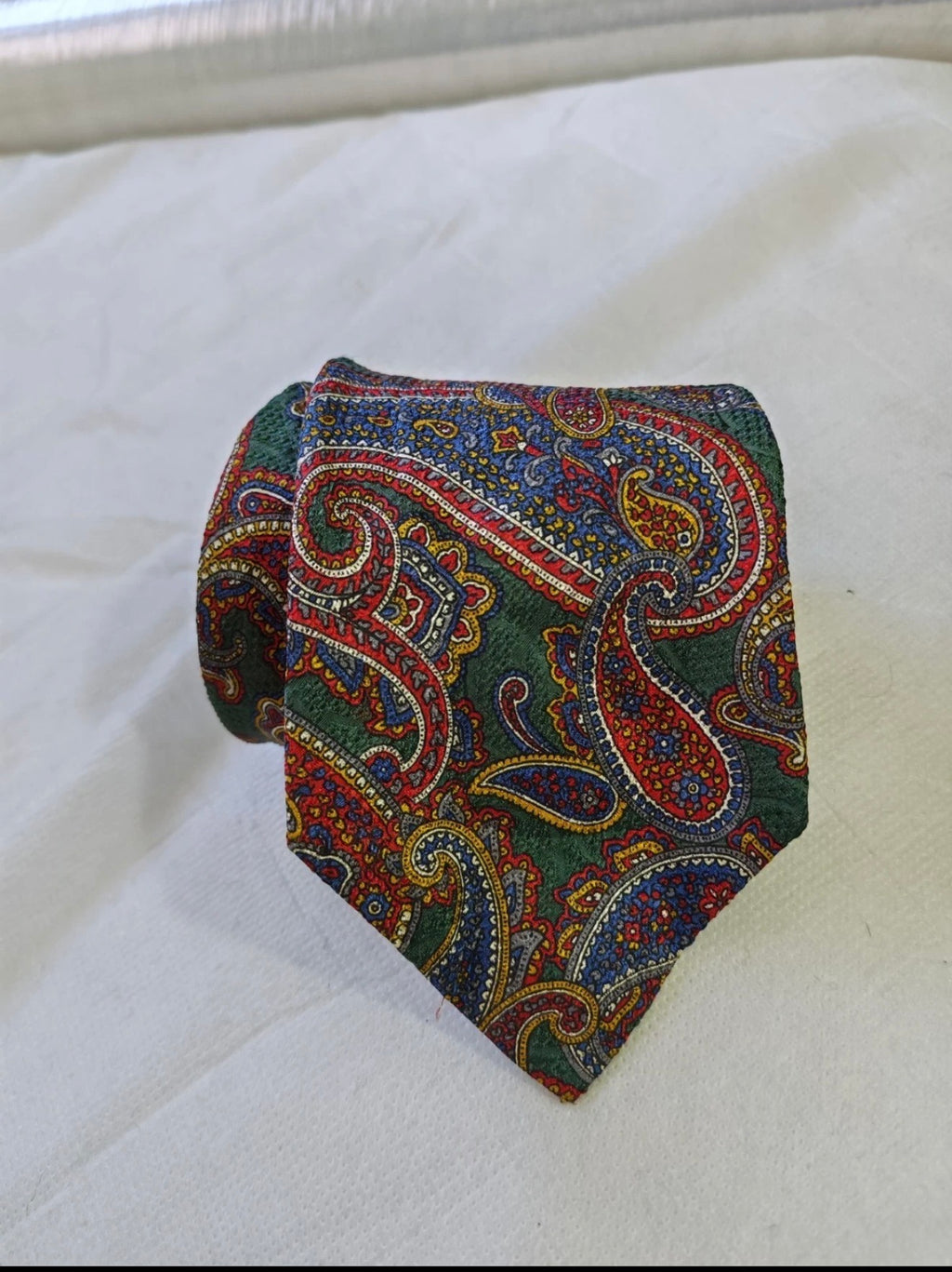 Vintage Yves Saint Laurent YSL 100% all silk Retro luxury paisley green neck tie