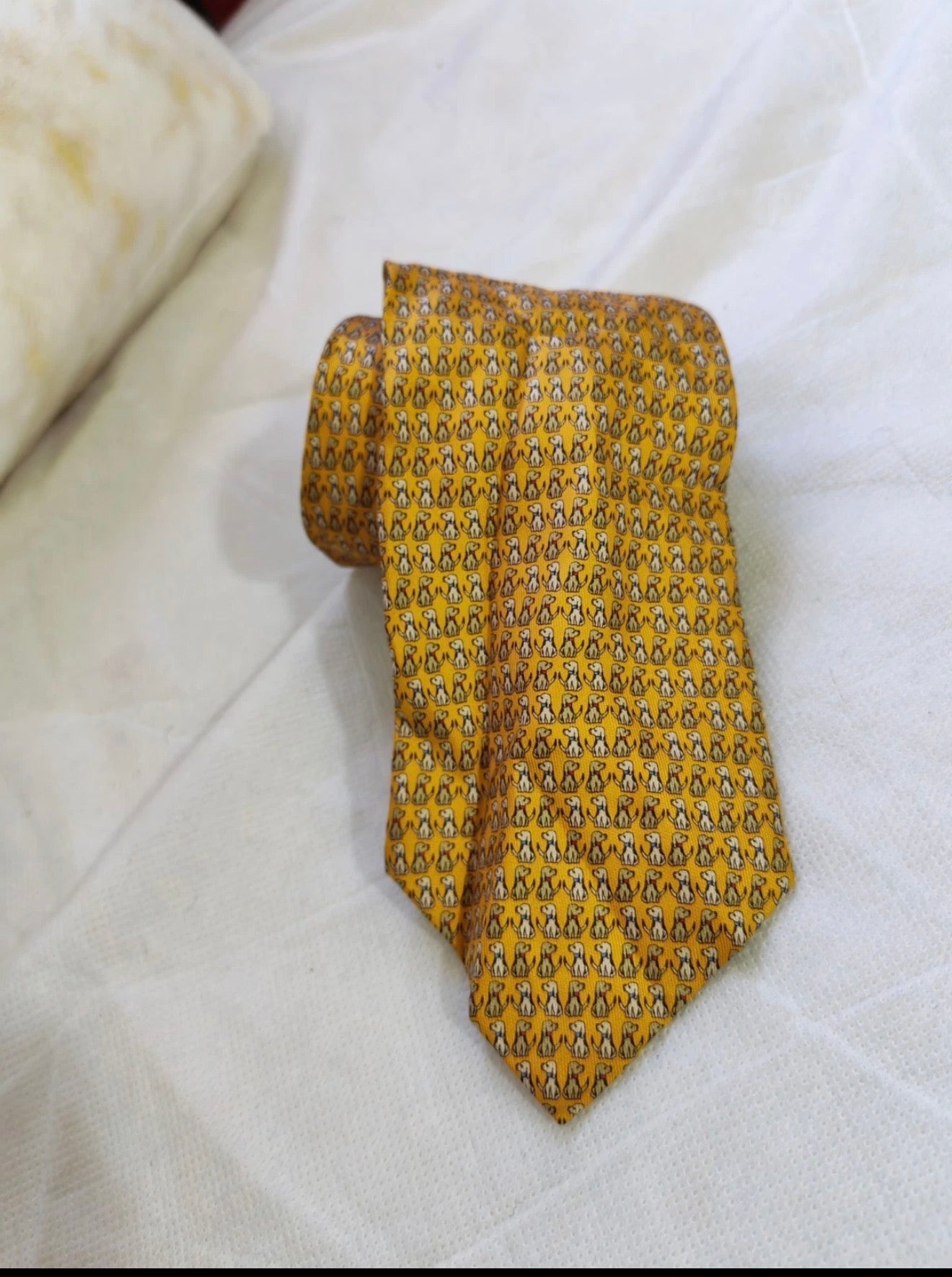 Vintage Salvatore Ferragamo 100% all silk luxury Retro motif yellow neck tie