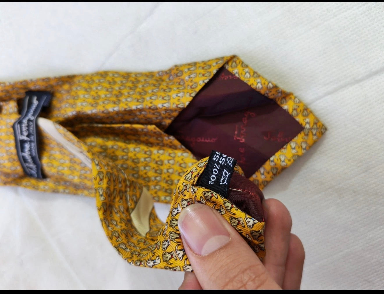 Vintage Salvatore Ferragamo 100% all silk luxury Retro motif yellow neck tie