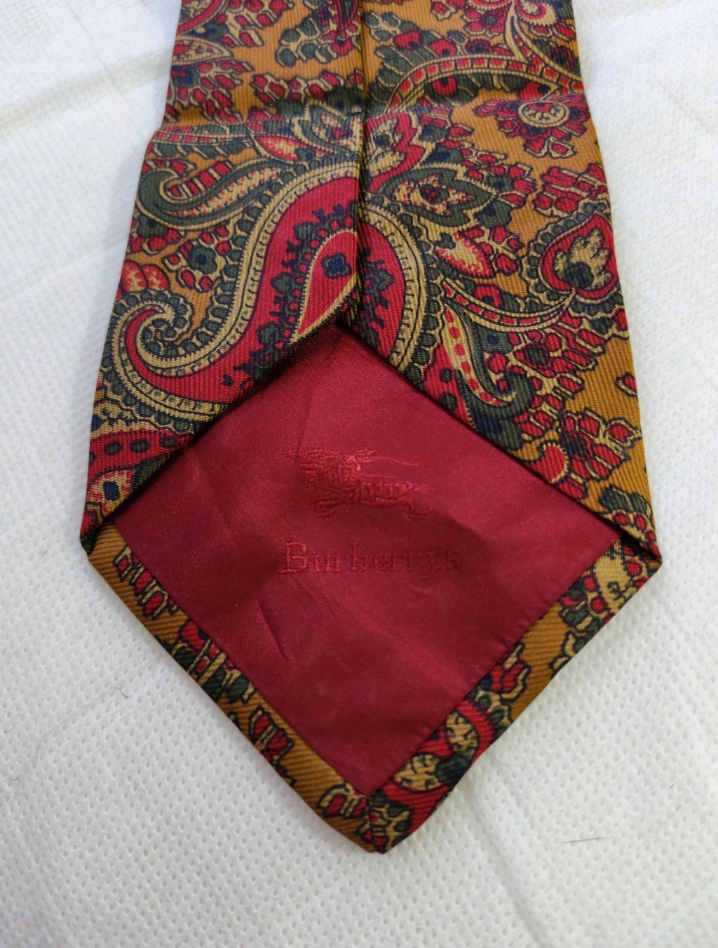 Vintage Burberrys London classic 100% all silk luxury paisley neck tie
