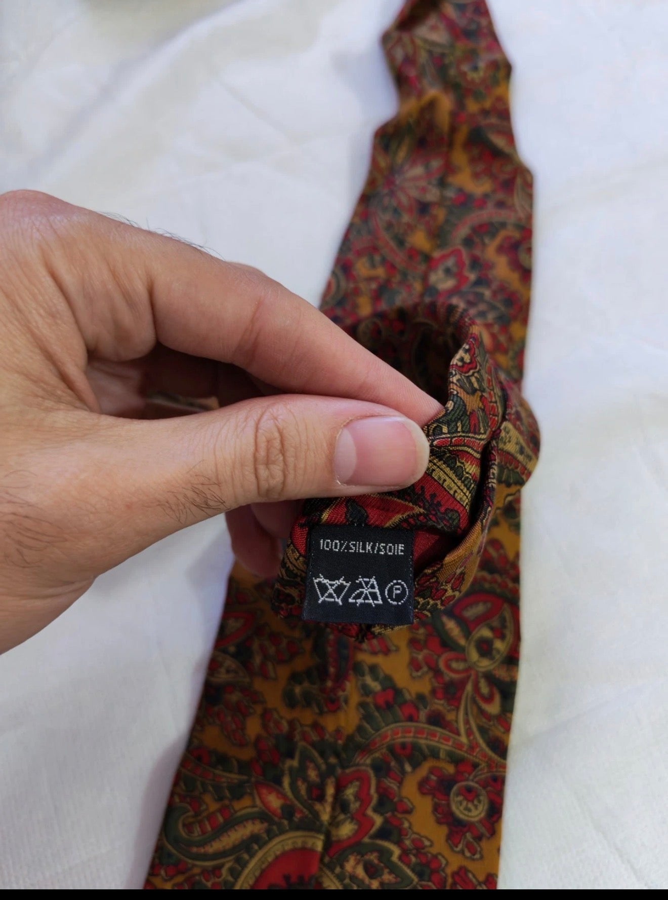 Vintage Burberrys London classic 100% all silk luxury paisley neck tie