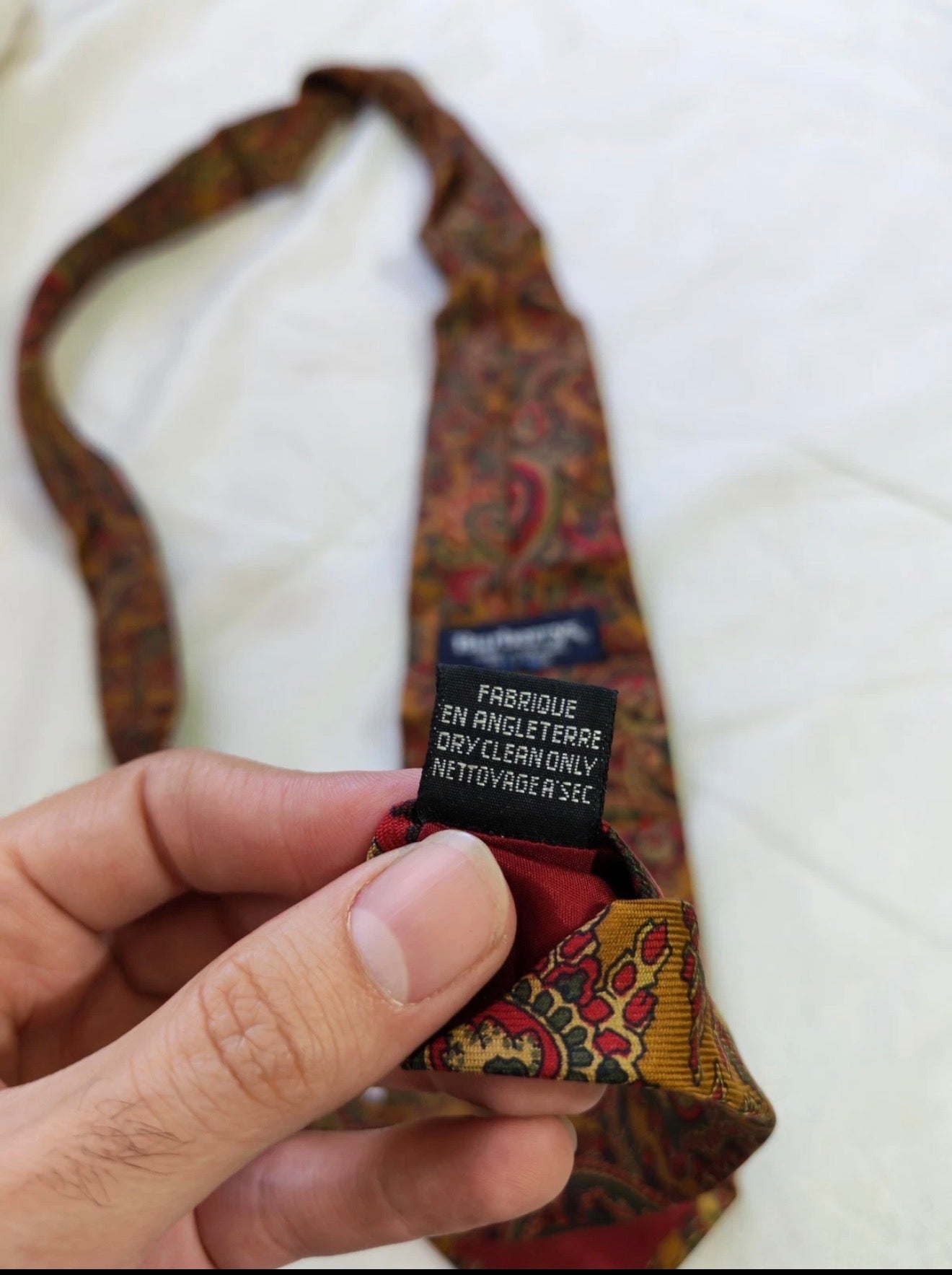Vintage Burberrys London classic 100% all silk luxury paisley neck tie