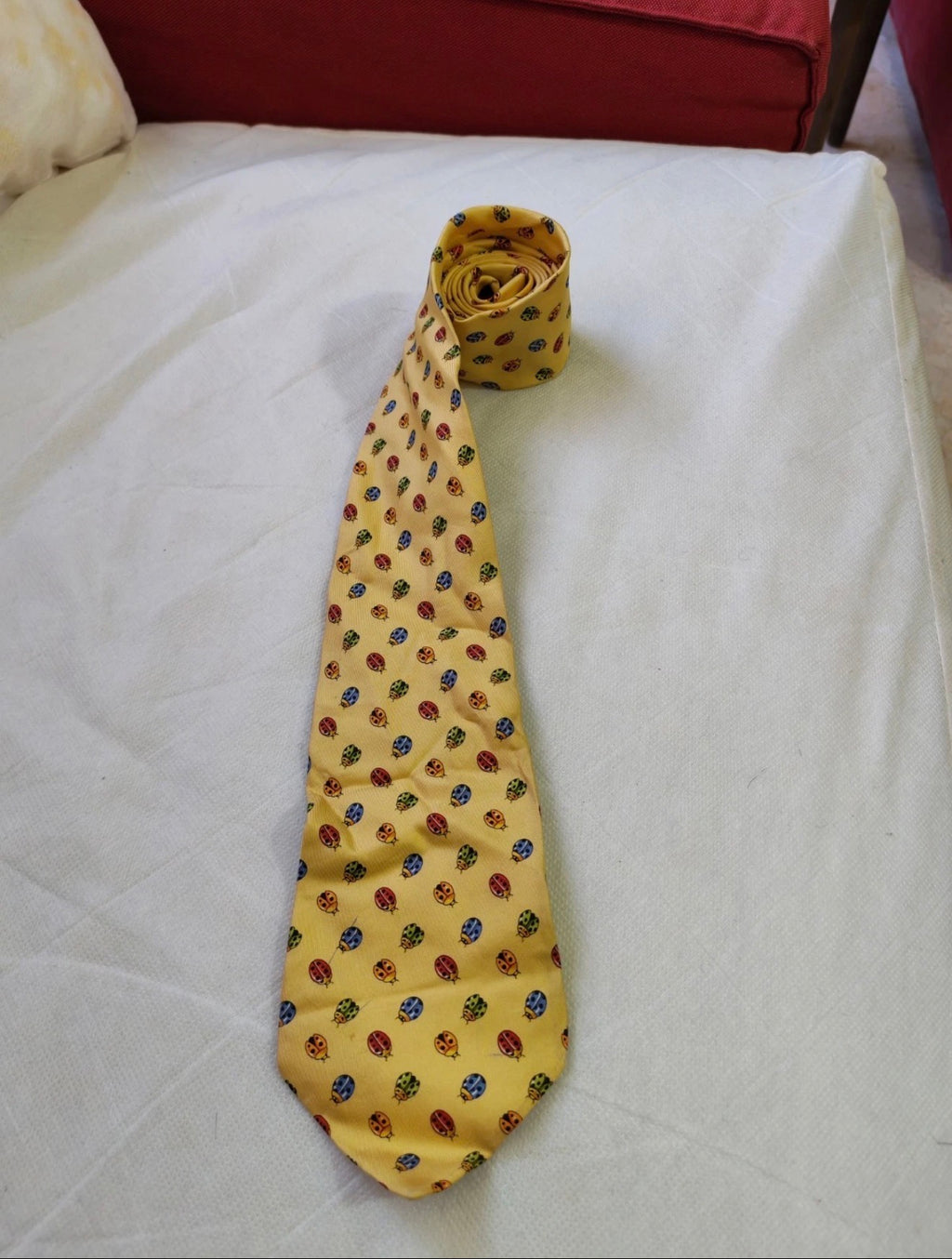 Vintage Salvatore Ferragamo 100% all silk luxury Retro motif yellow neck tie