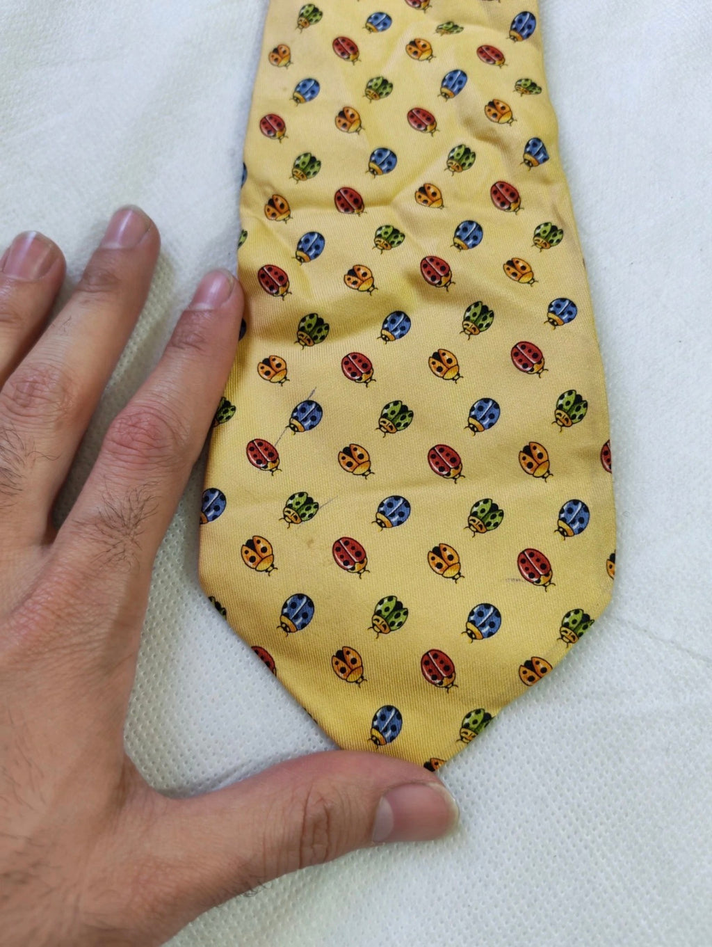 Vintage Salvatore Ferragamo 100% all silk luxury Retro motif yellow neck tie