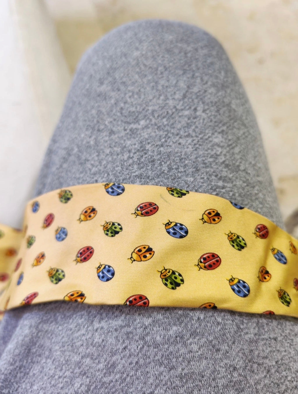 Vintage Salvatore Ferragamo 100% all silk luxury Retro motif yellow neck tie