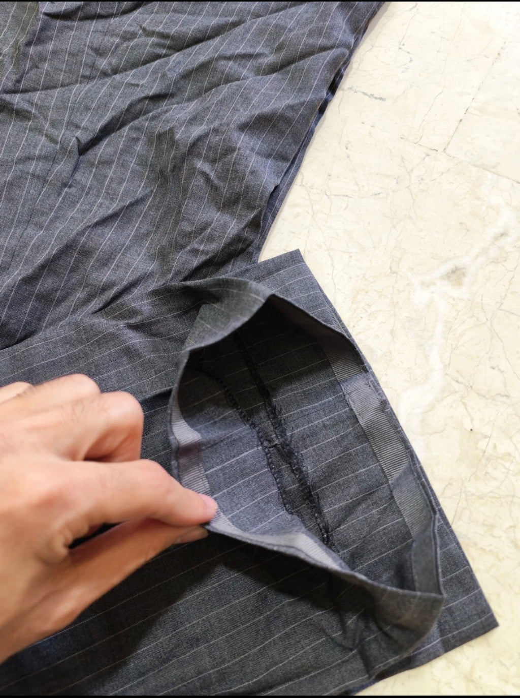 Suitsupply superfine pure wool chalk stripes charcoal 2 button suit 44R