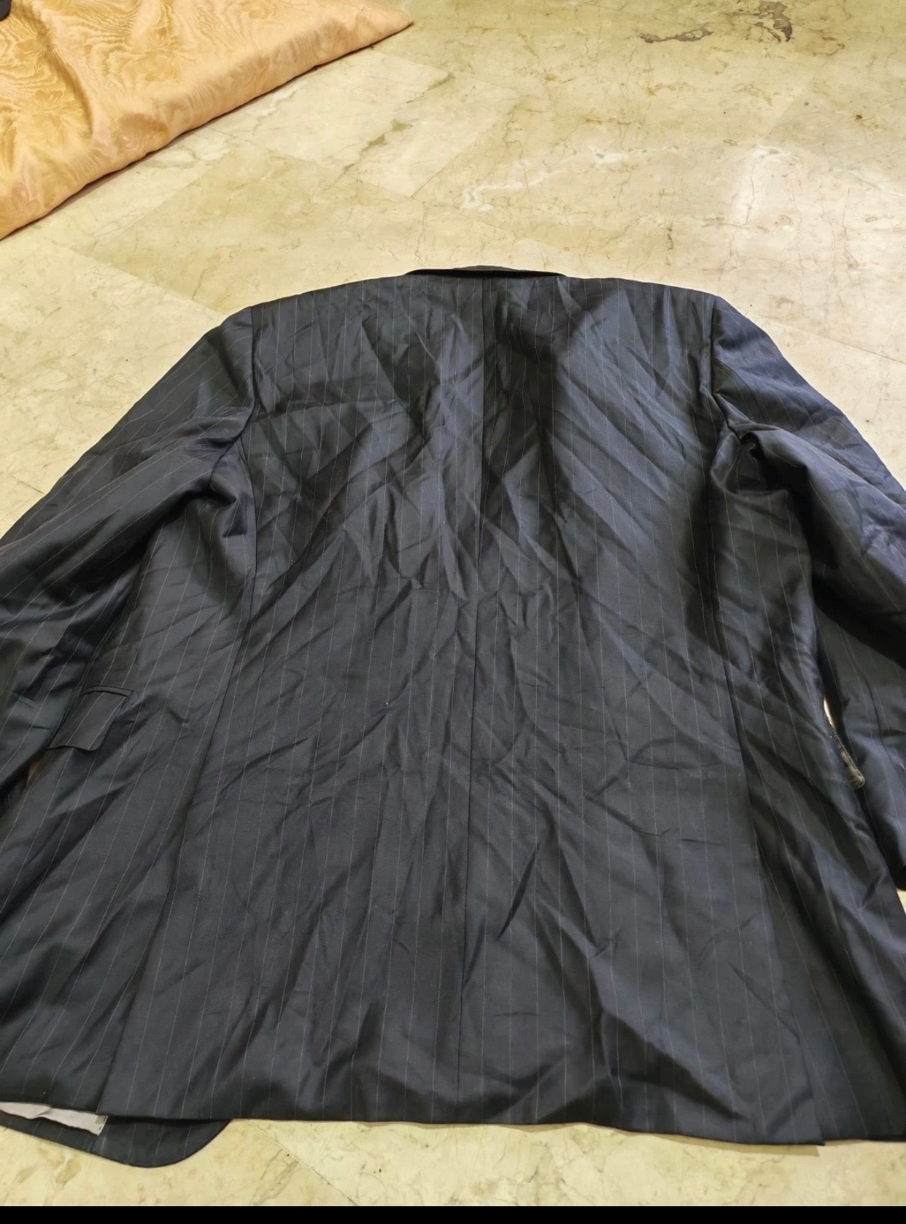 Suitsupply super 110s pure wool chalk stripes black 2 button suit 44R 44L