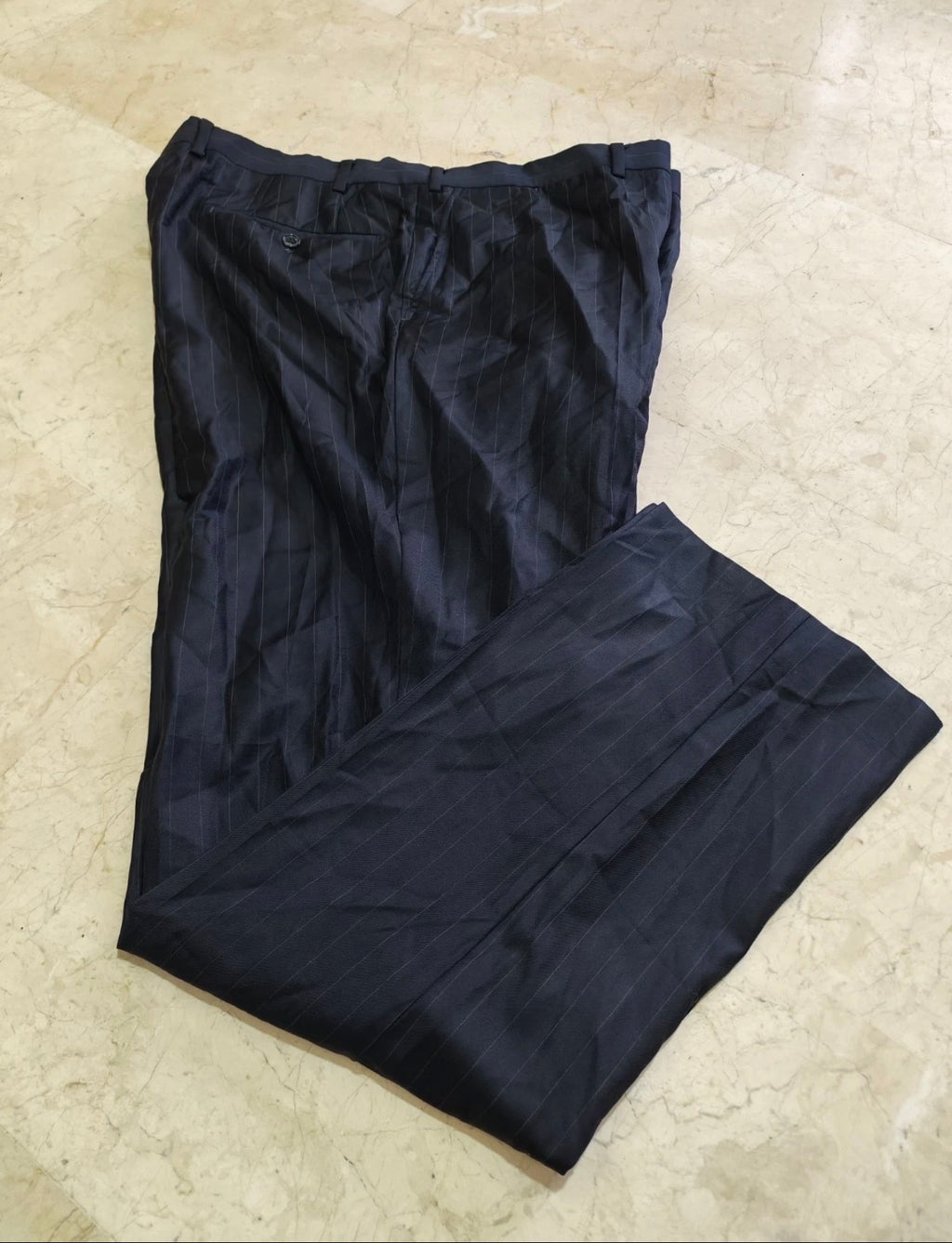 Suitsupply super 110s pure wool chalk stripes black 2 button suit 44R 44L