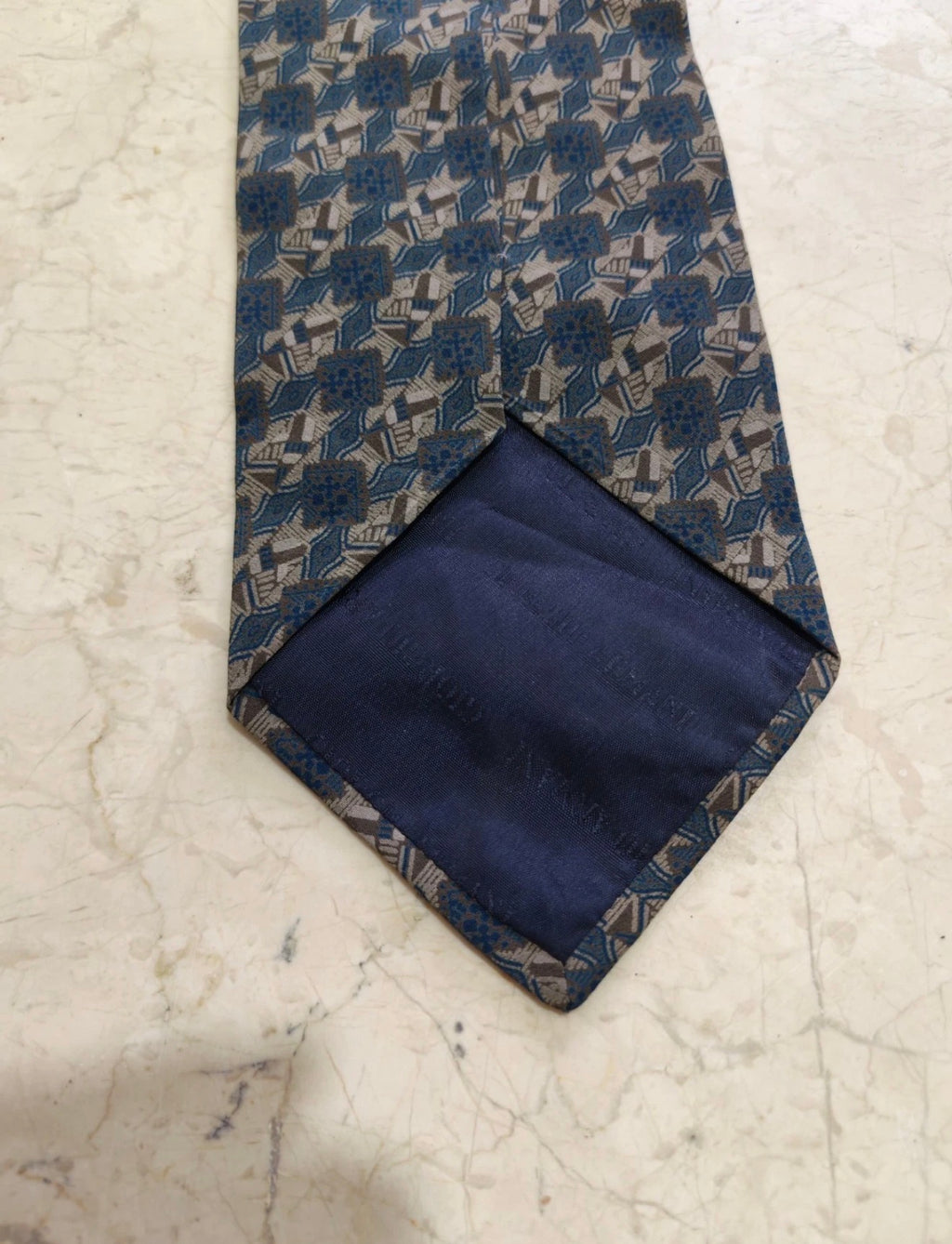 Vintage Giorgio Armani Cravatte 100% all silk luxury geometric greenish neck tie