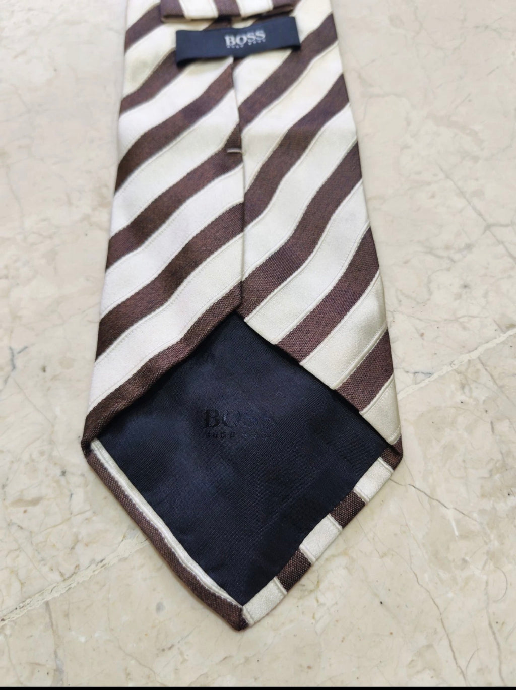 Vintage Hugo Boss classic 100% all silk Retro luxury brown beige Awning neck tie