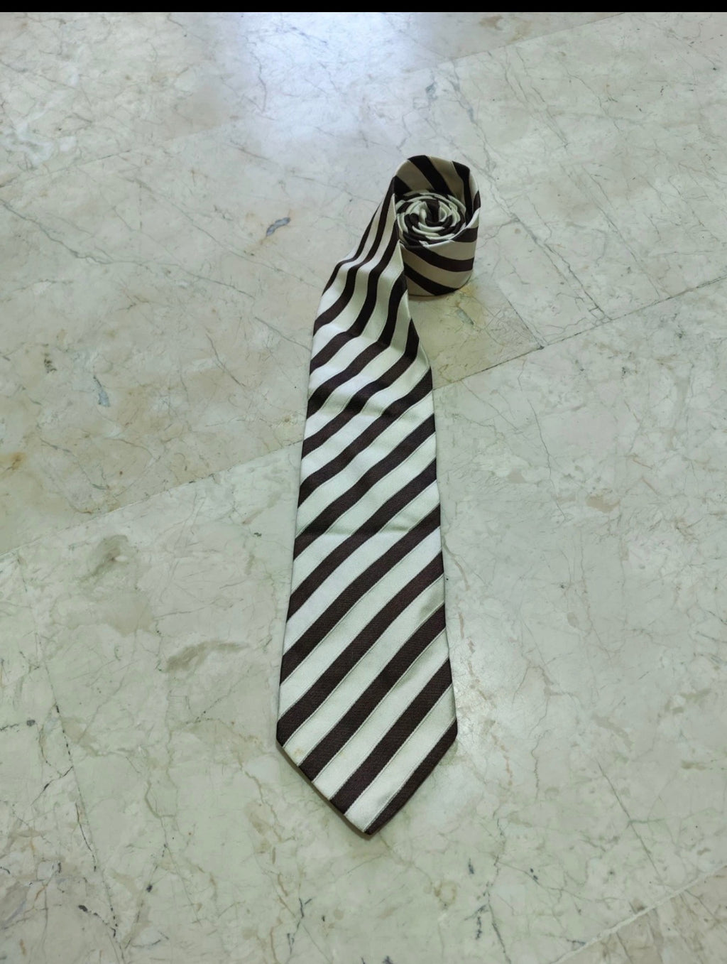 Vintage Hugo Boss classic 100% all silk Retro luxury brown beige Awning neck tie