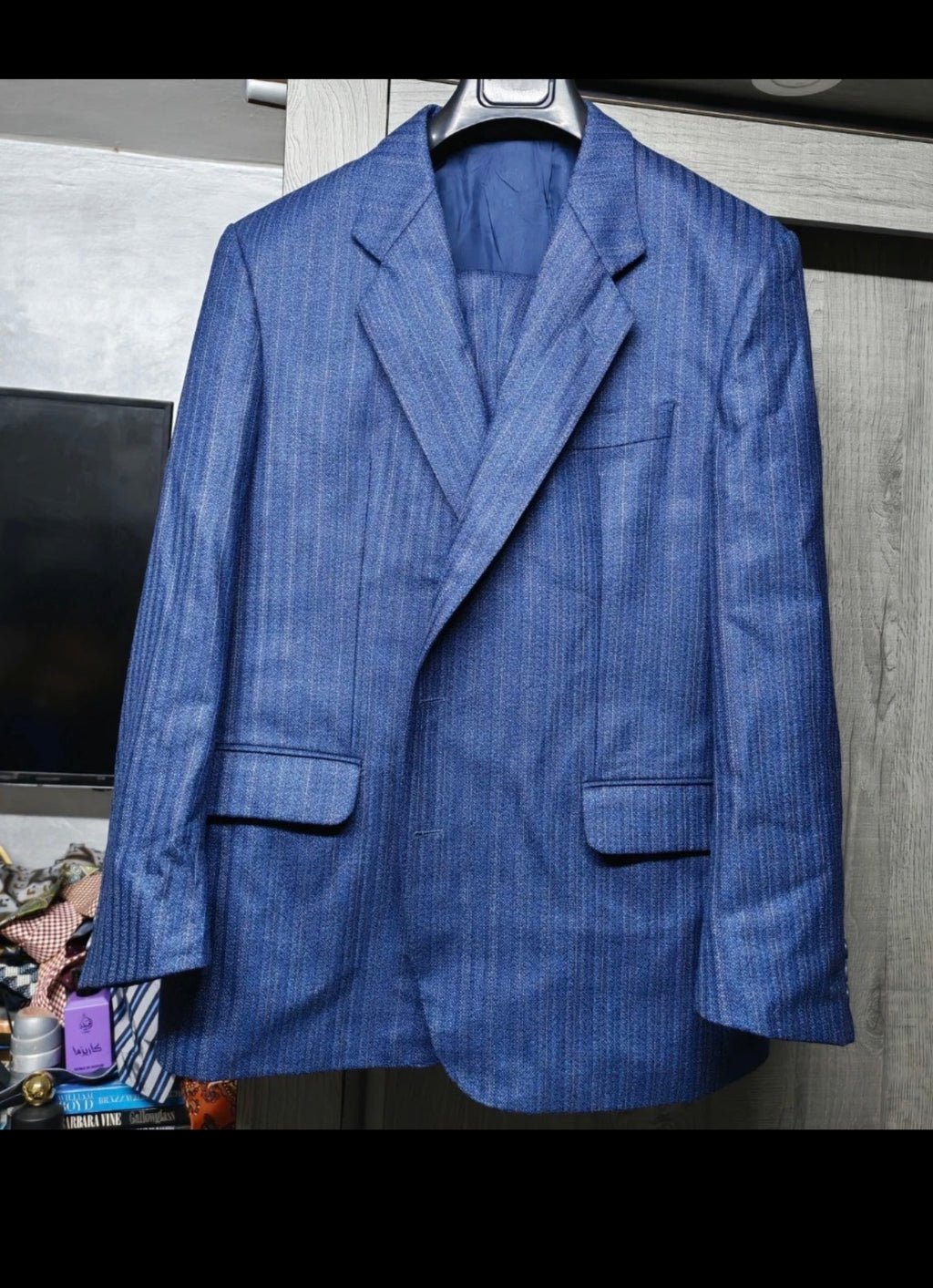 1970s vintage all worsted wool classic royal blue 2 button striped suit 44R