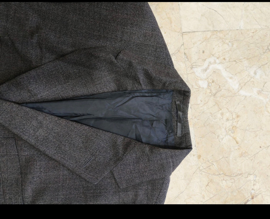 Classic Hugo Boss super 140s pure wool gray striped 3 button suit 38R