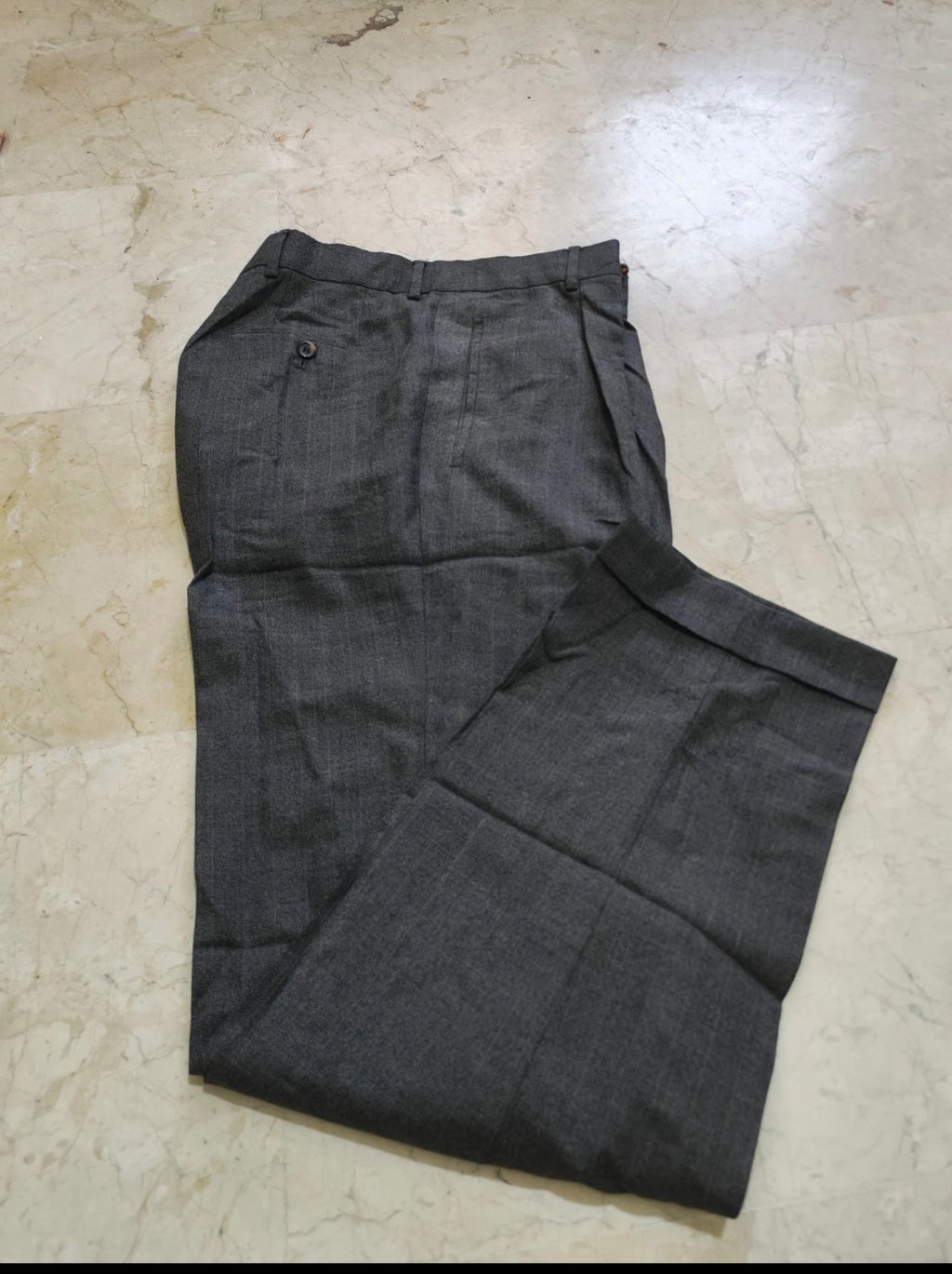 Classic Hugo Boss super 140s pure wool gray striped 3 button suit 38R
