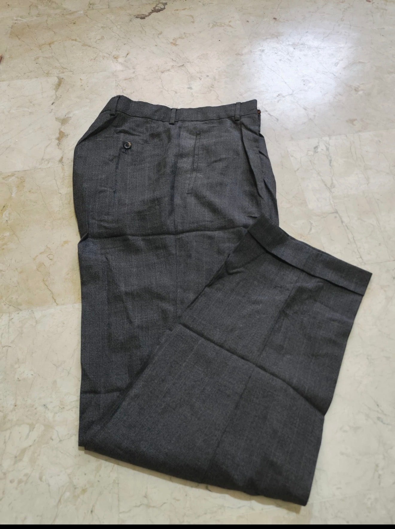 Classic Hugo Boss super 140s pure wool gray striped 3 button suit 38R