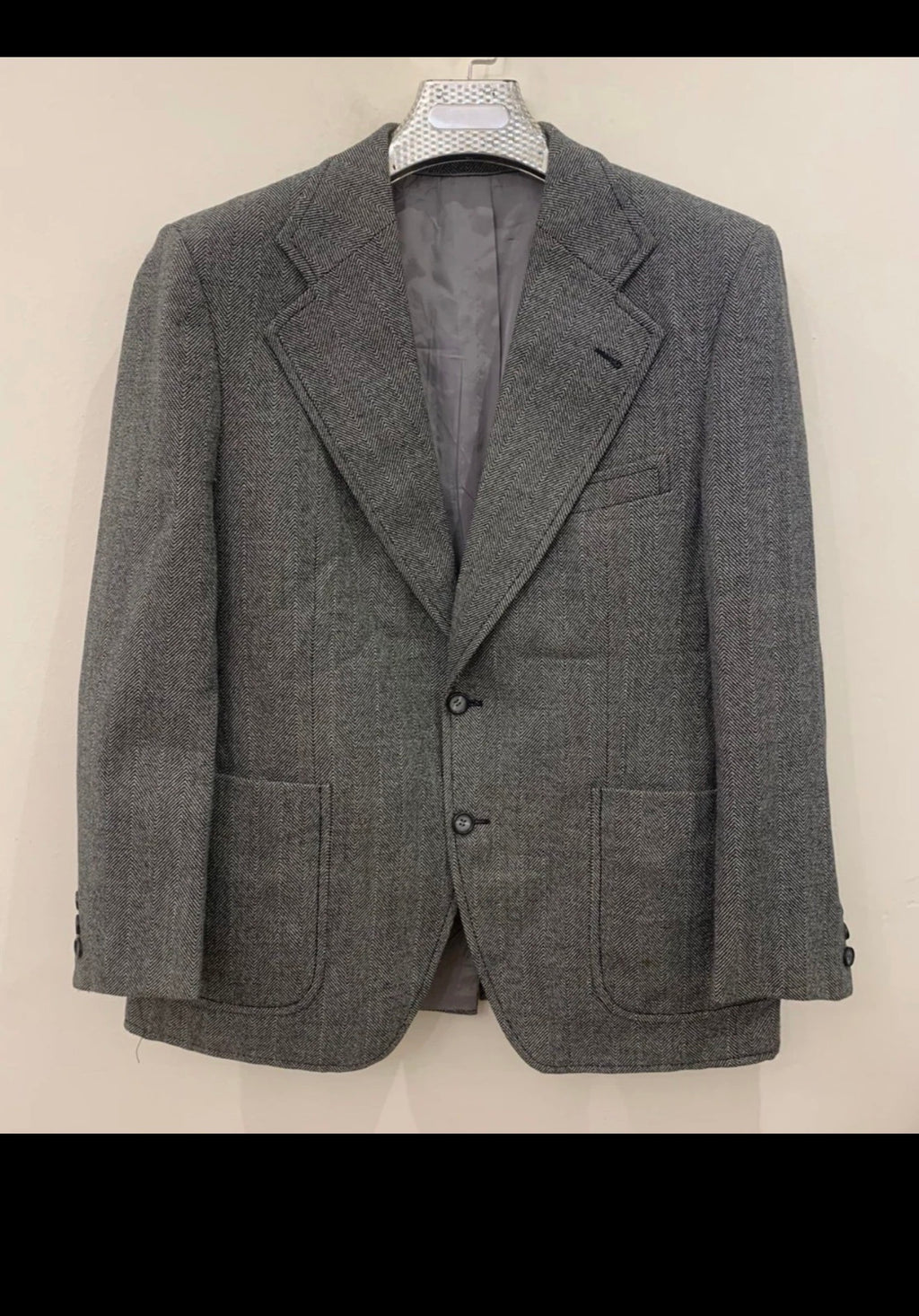 1970s Vintage pure wool handwoven tweed herringbone Charcoal suit 42R