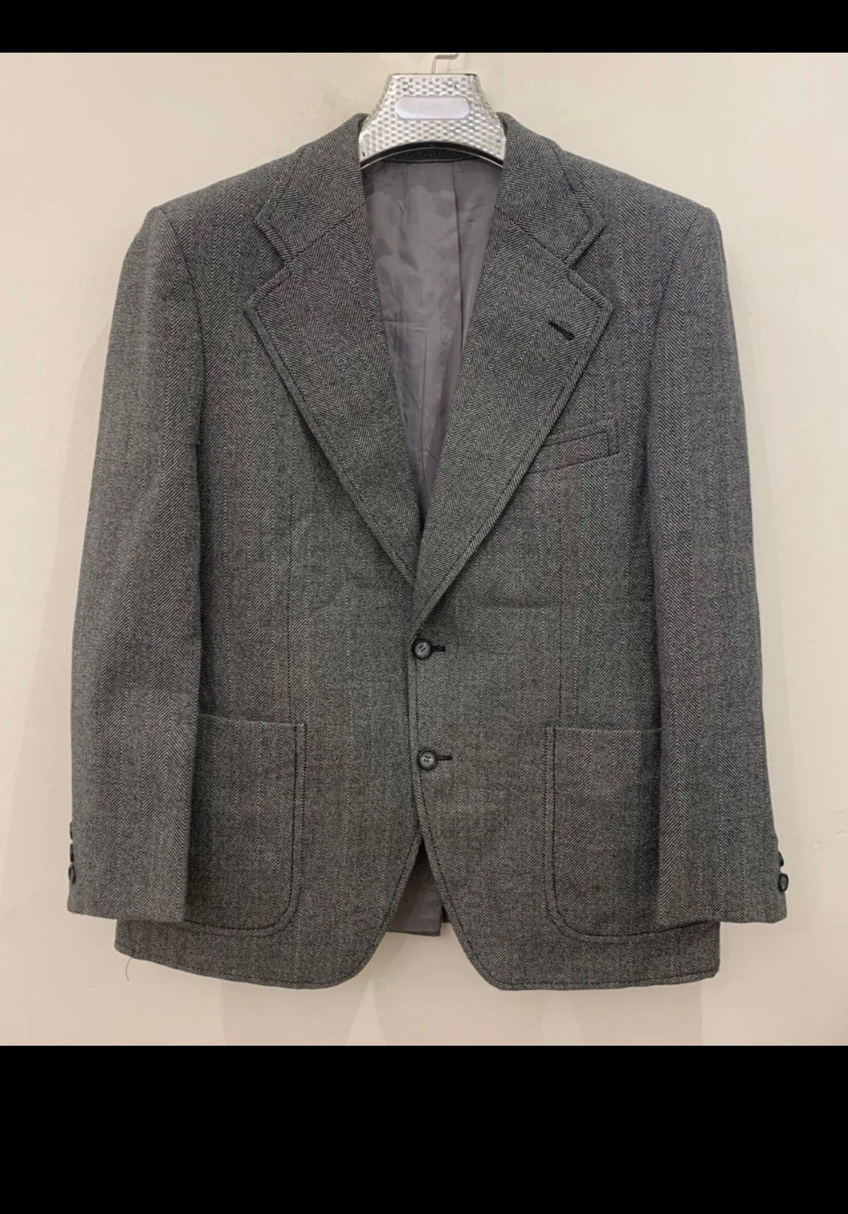 1970s Vintage pure wool handwoven tweed herringbone Charcoal suit 42R