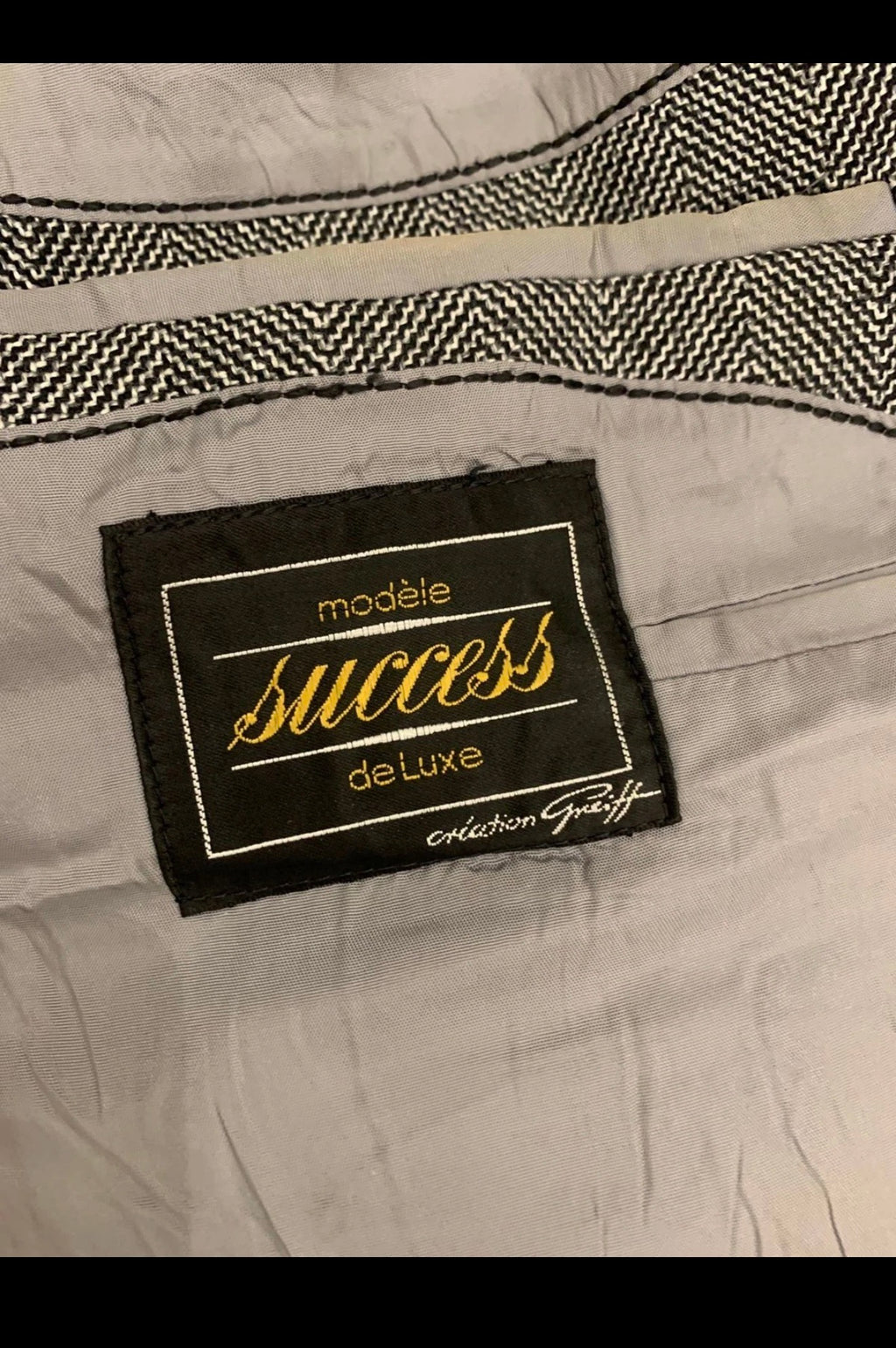 1970s Vintage pure wool handwoven tweed herringbone Charcoal suit 42R
