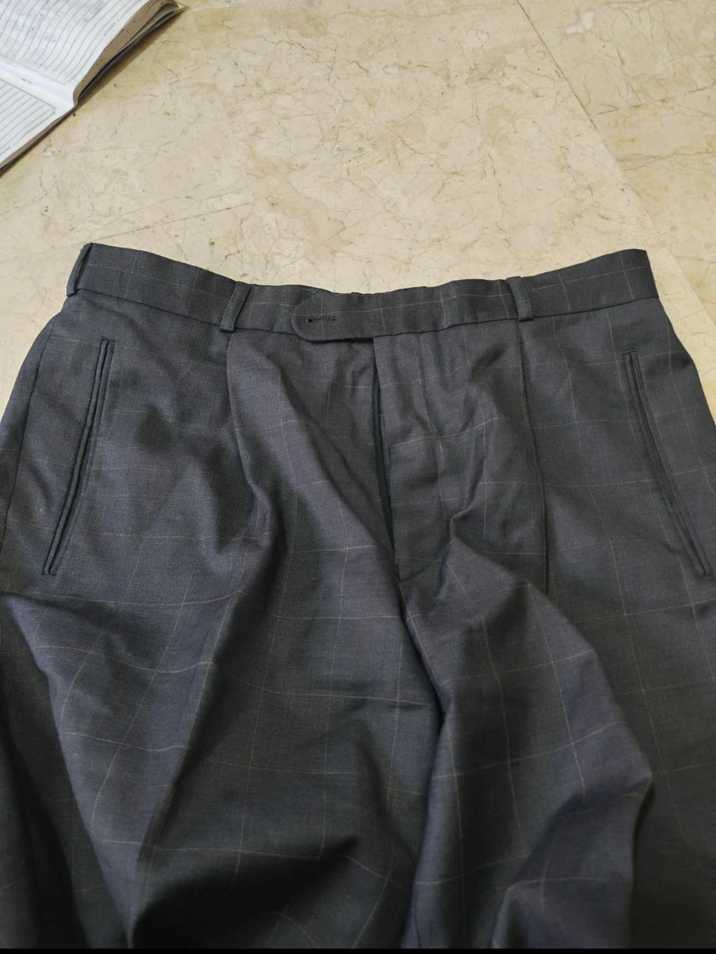 Vintage all worsted wool double breasted charcoal classic windowpane suit 42R