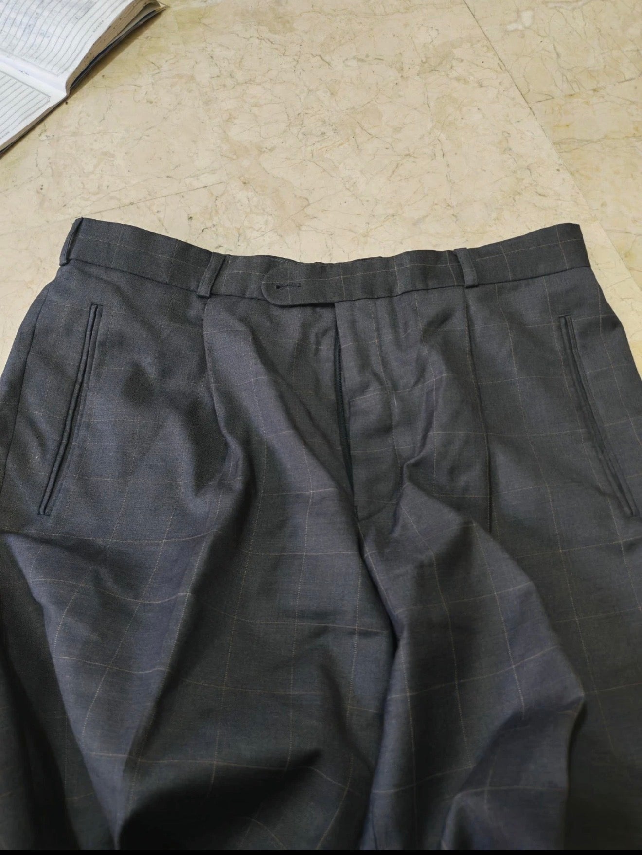 Vintage all worsted wool double breasted charcoal classic windowpane suit 42R