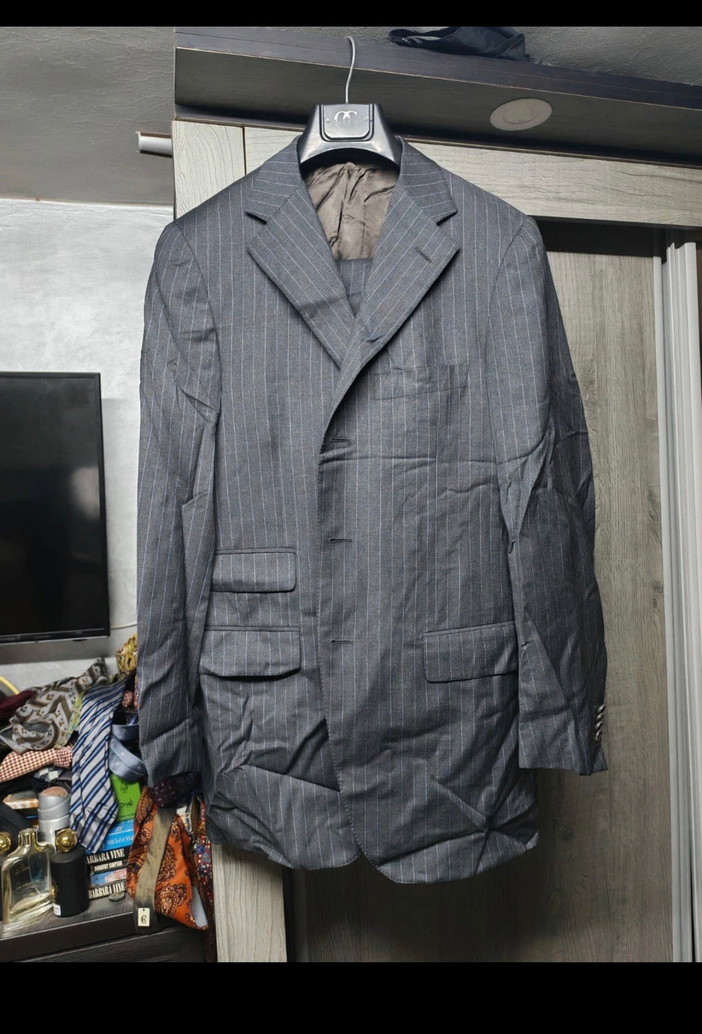 Vintage 100% New Zealand Merino wool Loro Piana classic charcoal suit 42L 42R