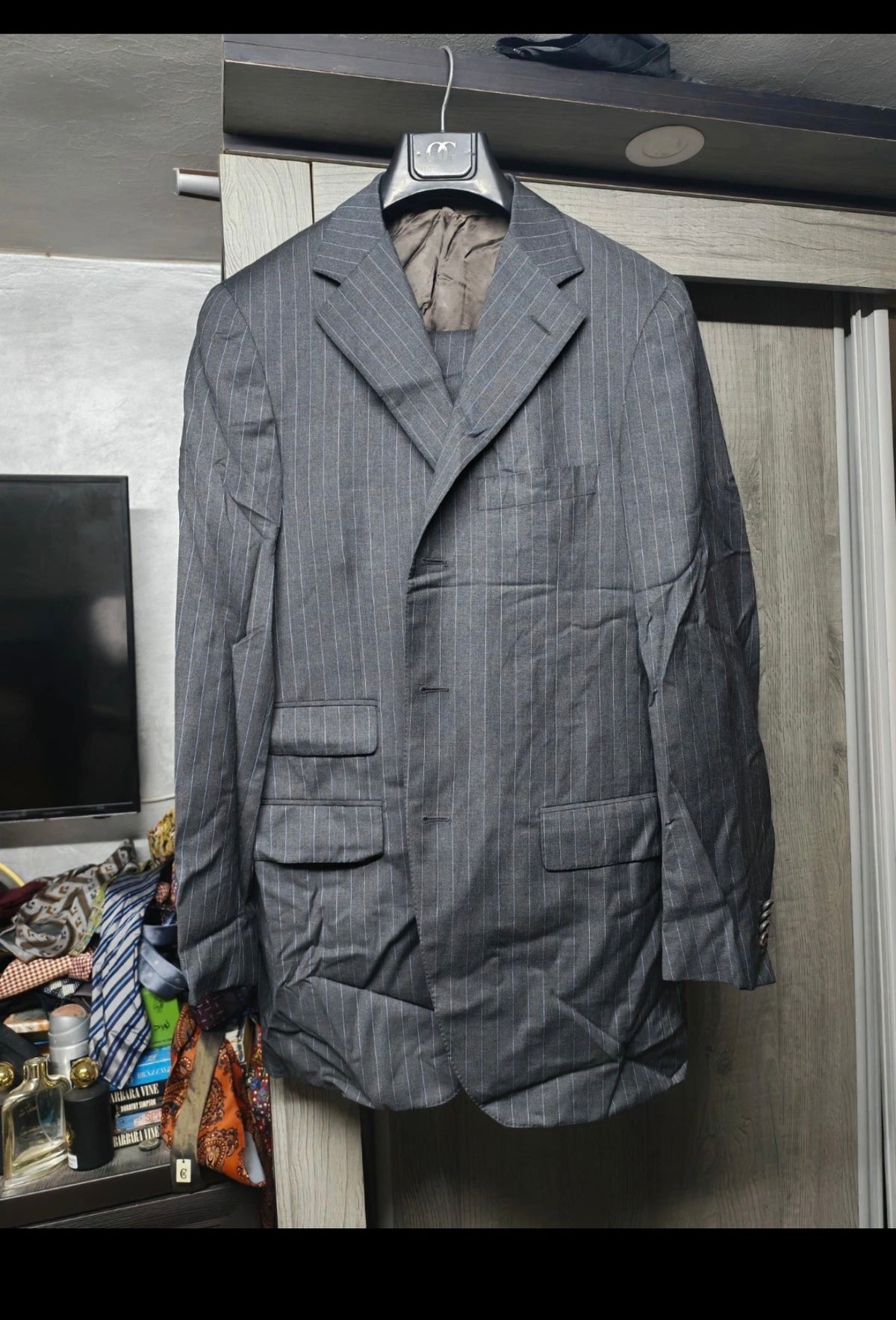 Vintage 100% New Zealand Merino wool Loro Piana classic charcoal suit 42L 42R