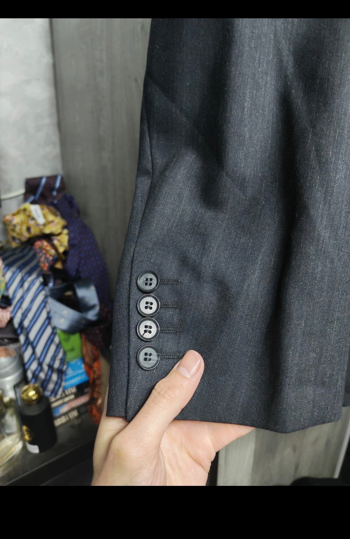 1970s vintage classic all worsted wool 3 piece charcoal 3 button suit 42R