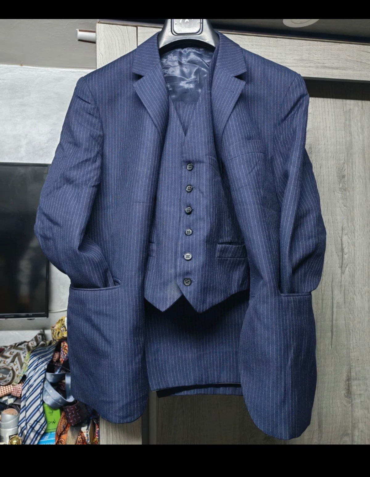 1960s Vintage classic pure wool 3 piece navy 3 button suit 40S 40R