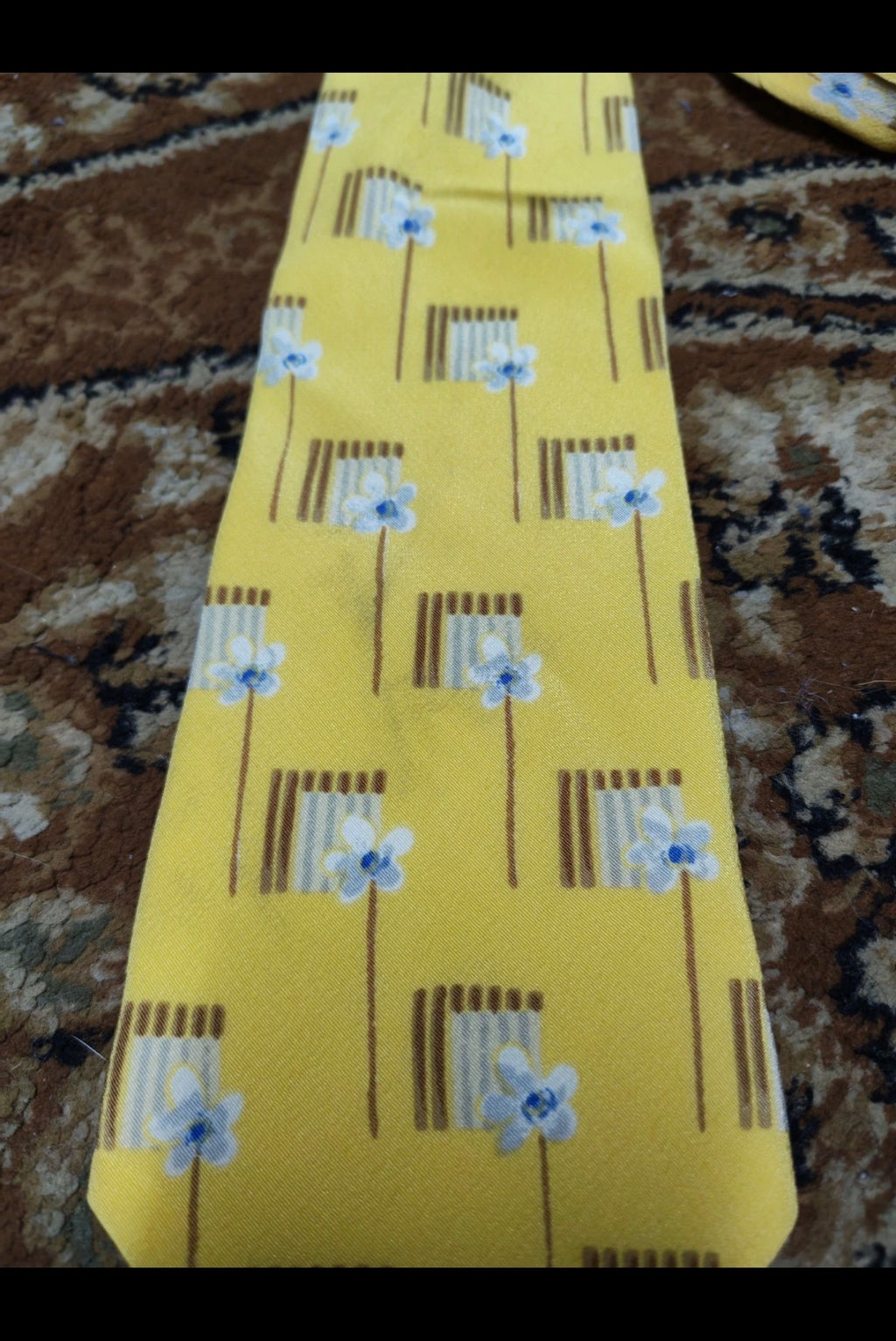mens vintage Hugo Boss classic 100% all silk luxury floral yellow neck tie