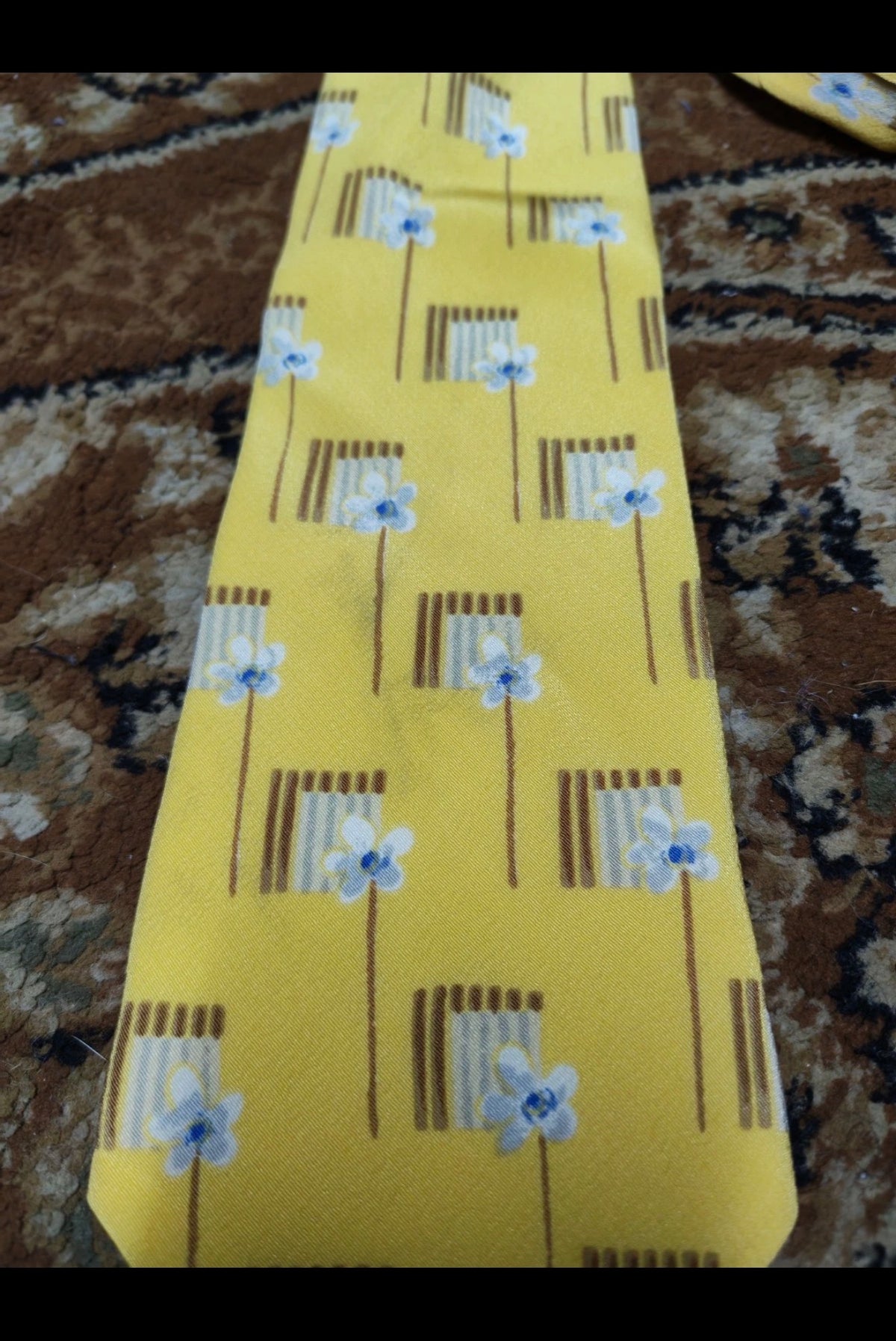 mens vintage Hugo Boss classic 100% all silk luxury floral yellow neck tie