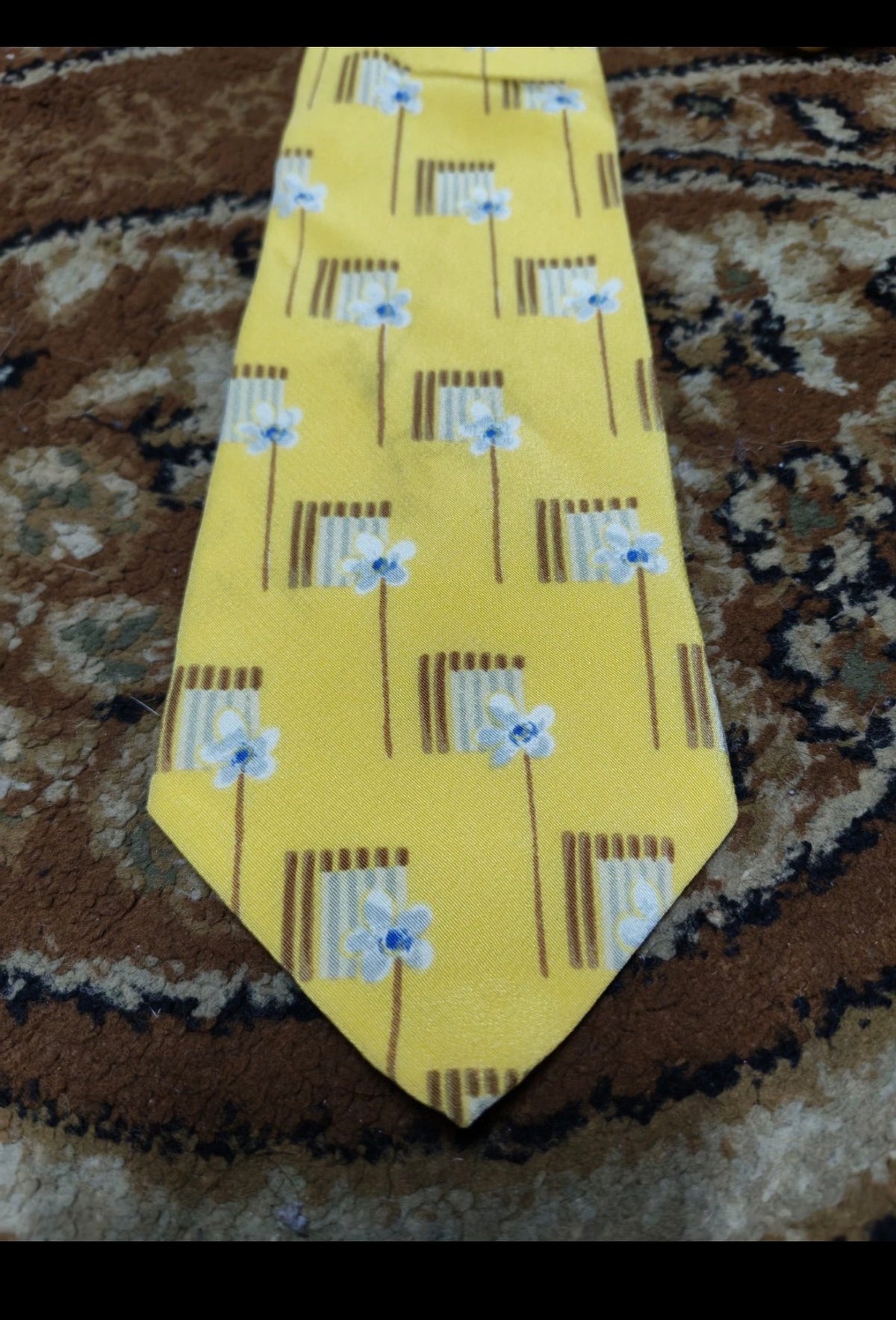mens vintage Hugo Boss classic 100% all silk luxury floral yellow neck tie