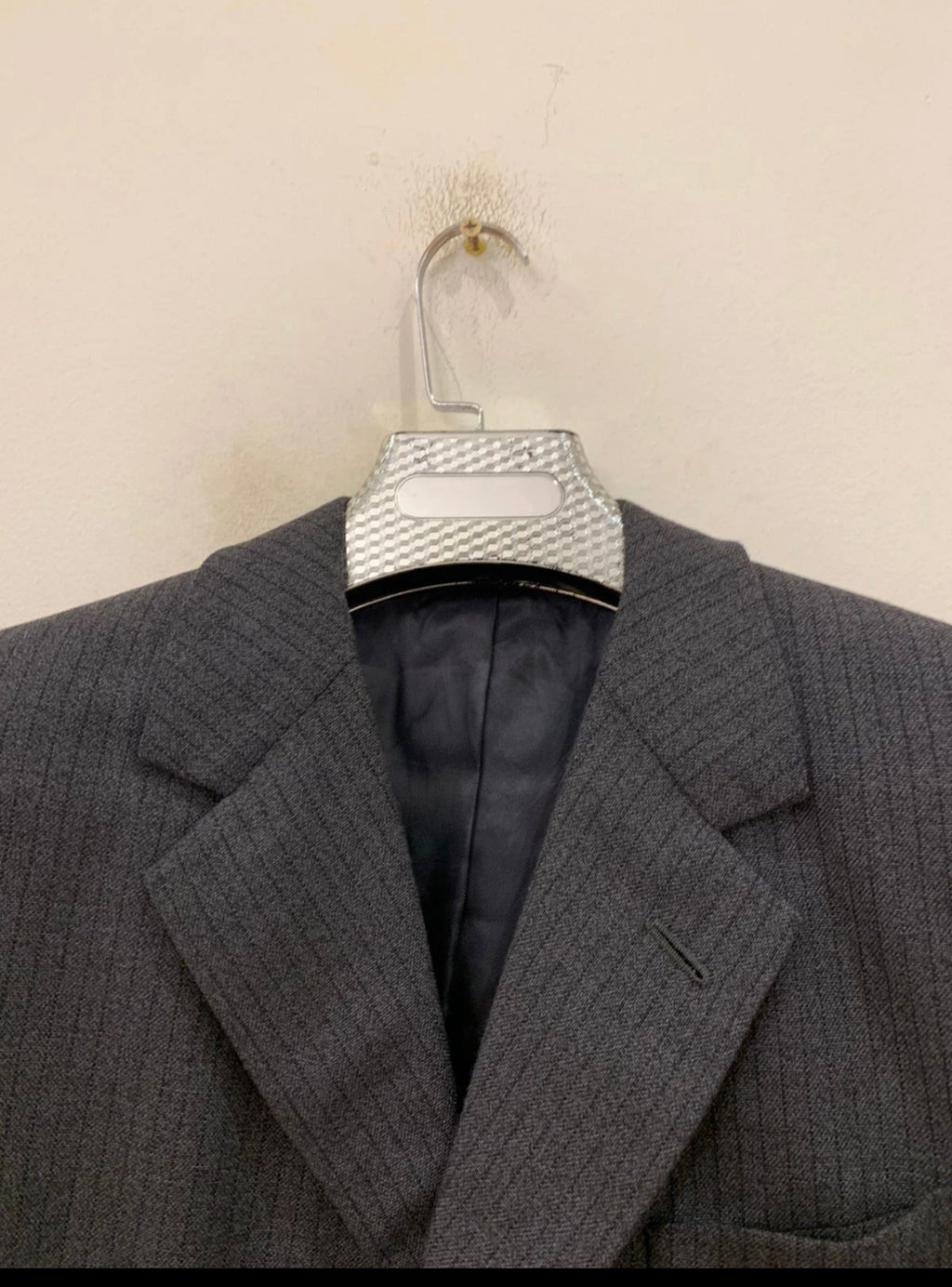 1970s Vintage all worsted wool classic charcoal striped 3 button suit 42R