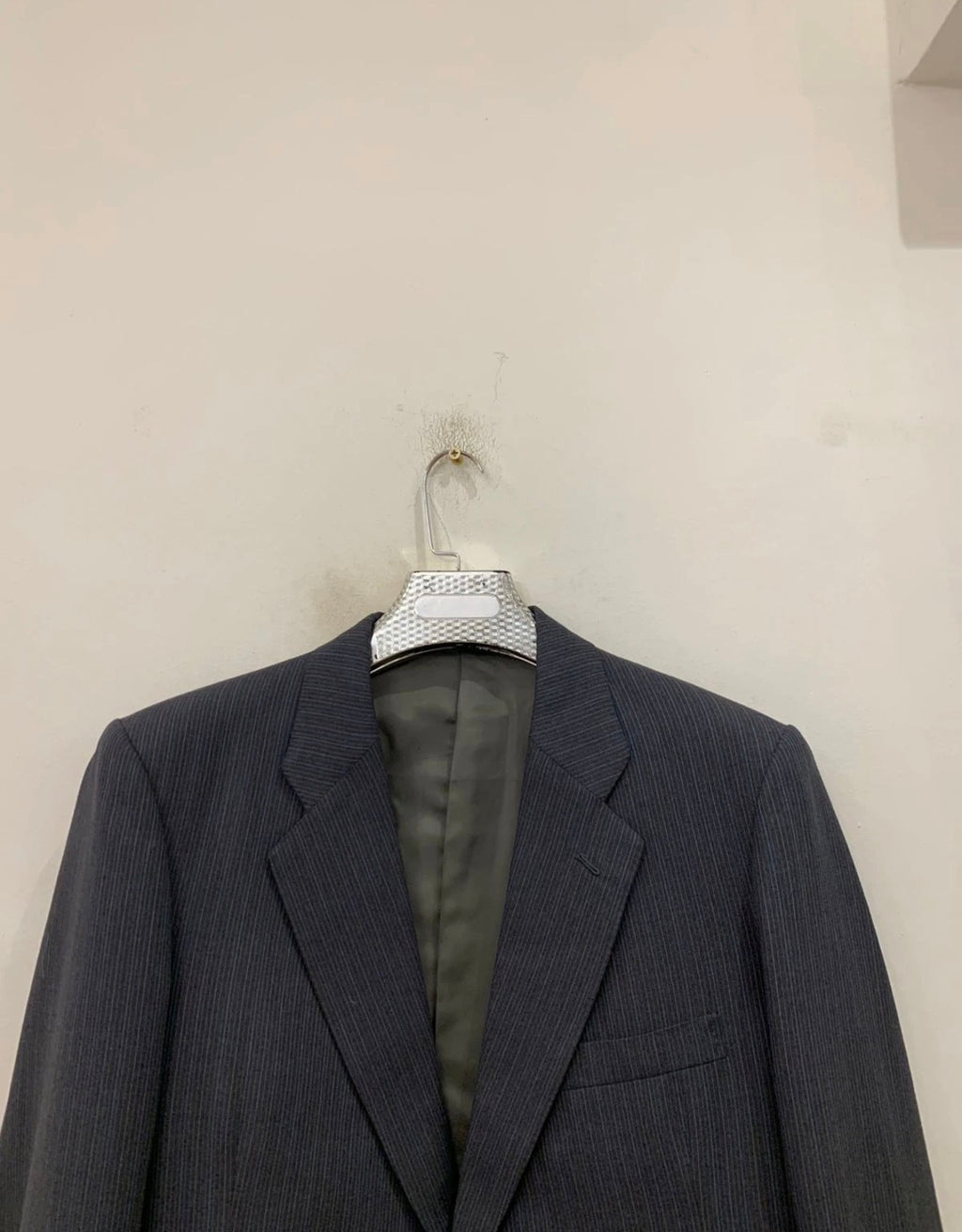 Vintage all worsted wool classic charcoal 2 button striped suit 42R 42L