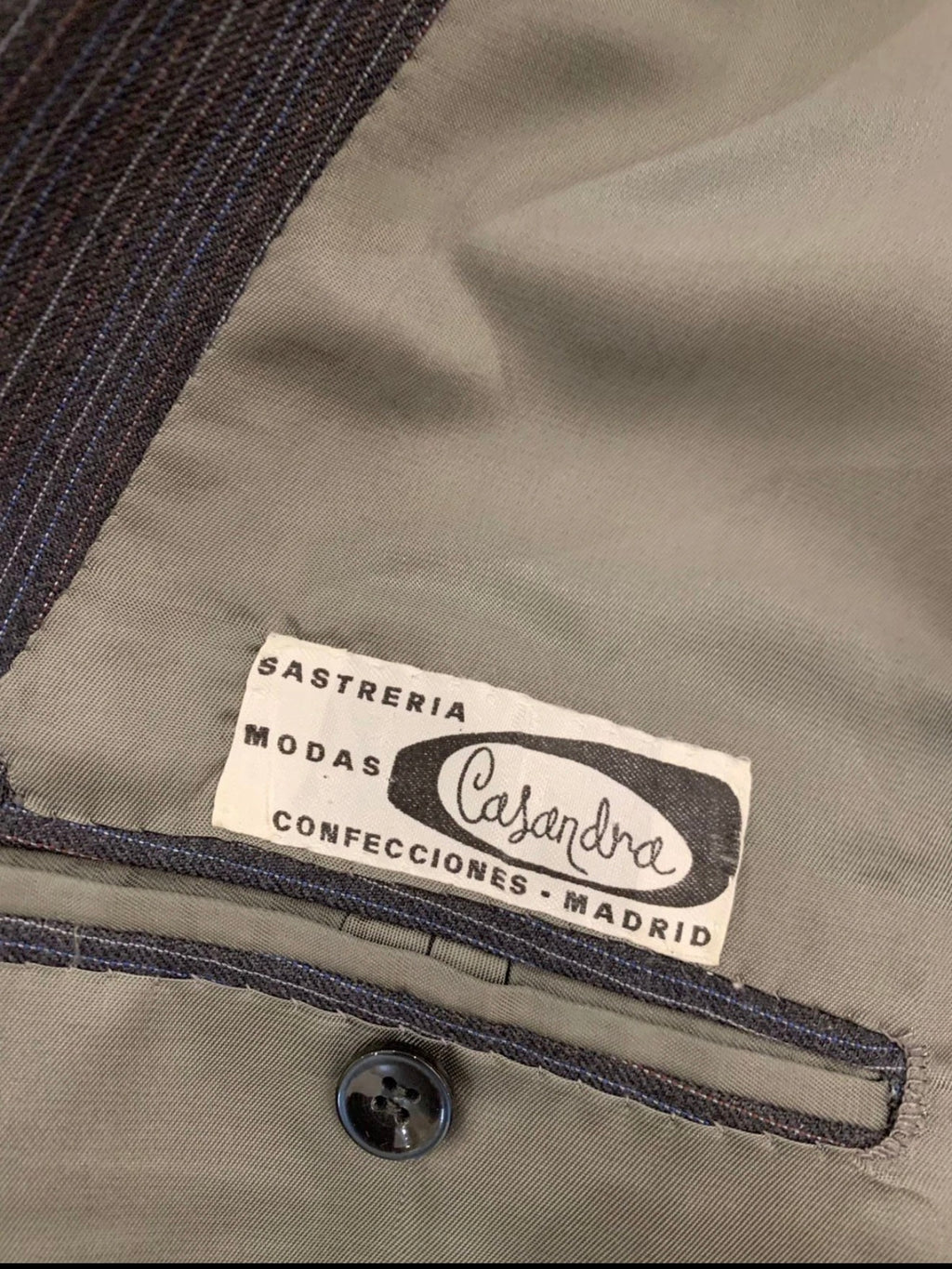 Vintage all worsted wool classic charcoal 2 button striped suit 42R 42L
