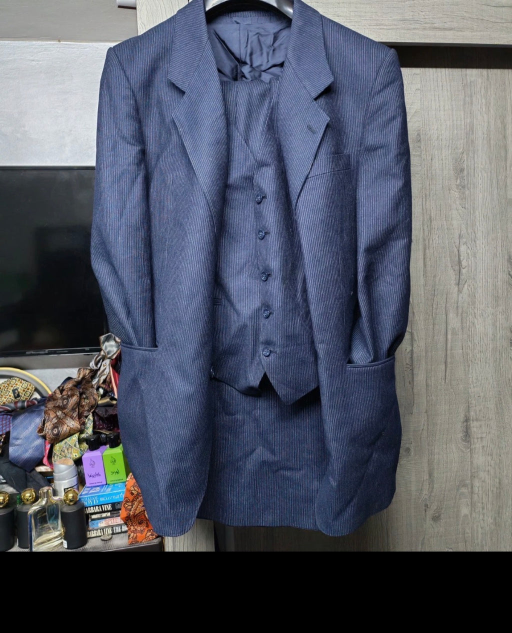 1970s Vintage classic pure wool 3 piece navy 2 button suit 40R 40L