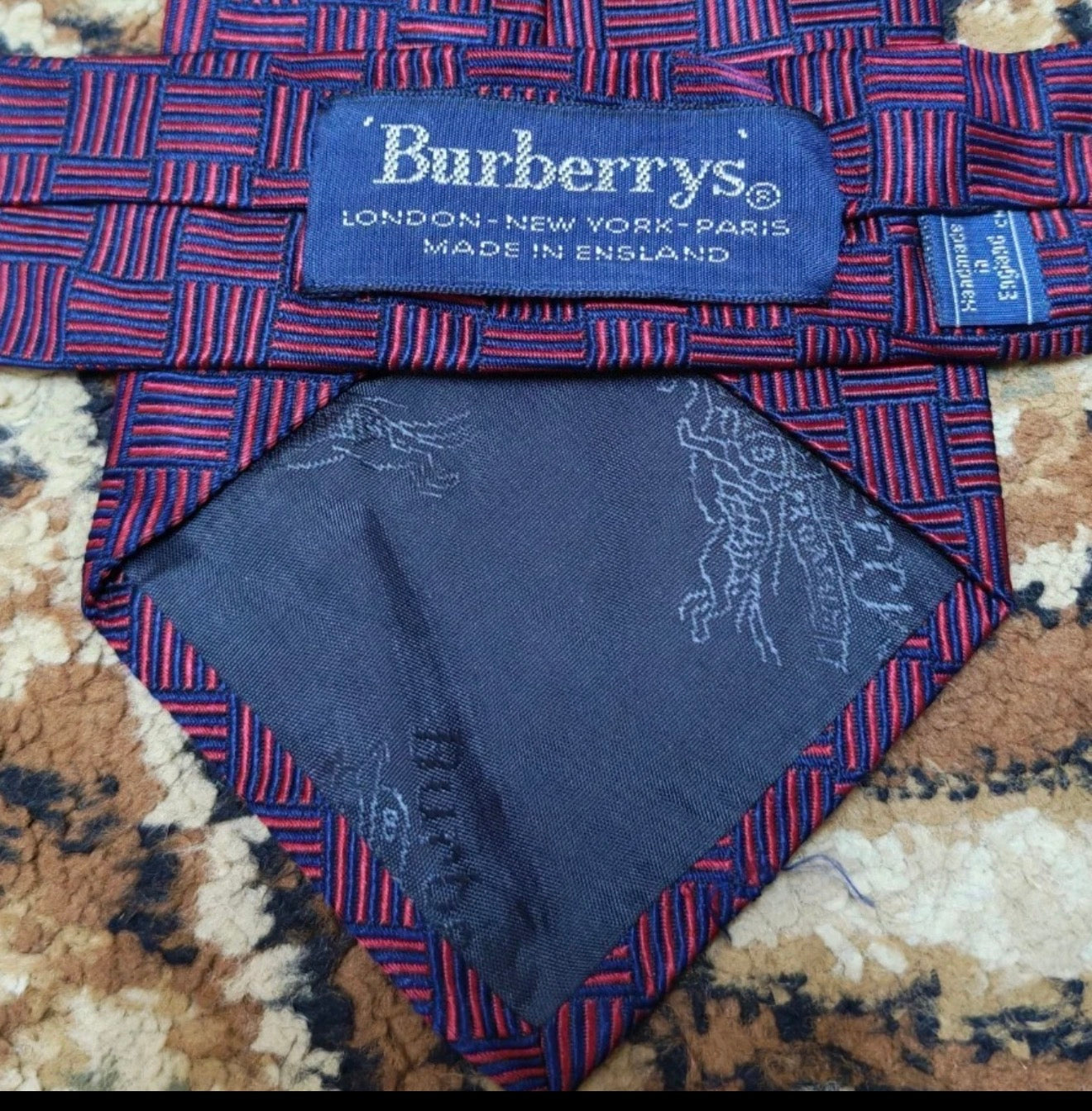 Vintage Burberrys London classic 100% all silk luxury geometric neck tie