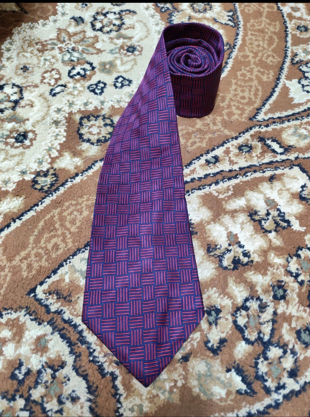 Vintage Burberrys London classic 100% all silk luxury geometric neck tie
