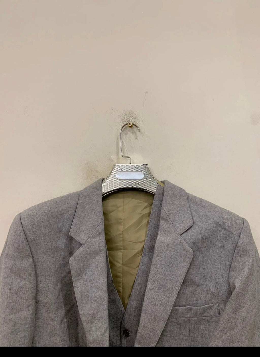 Vintage classic wool blend 3 piece gray 2 button unique French suit 40R