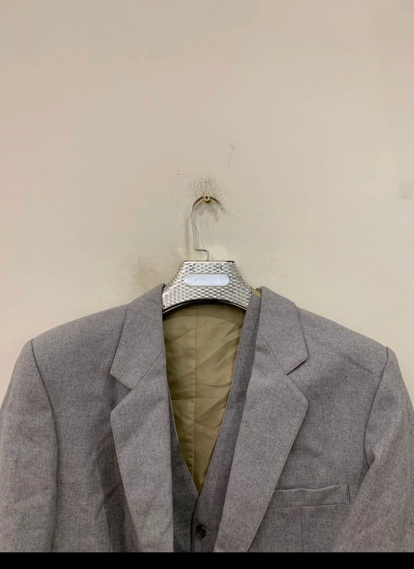 Vintage classic wool blend 3 piece gray 2 button unique French suit 40R